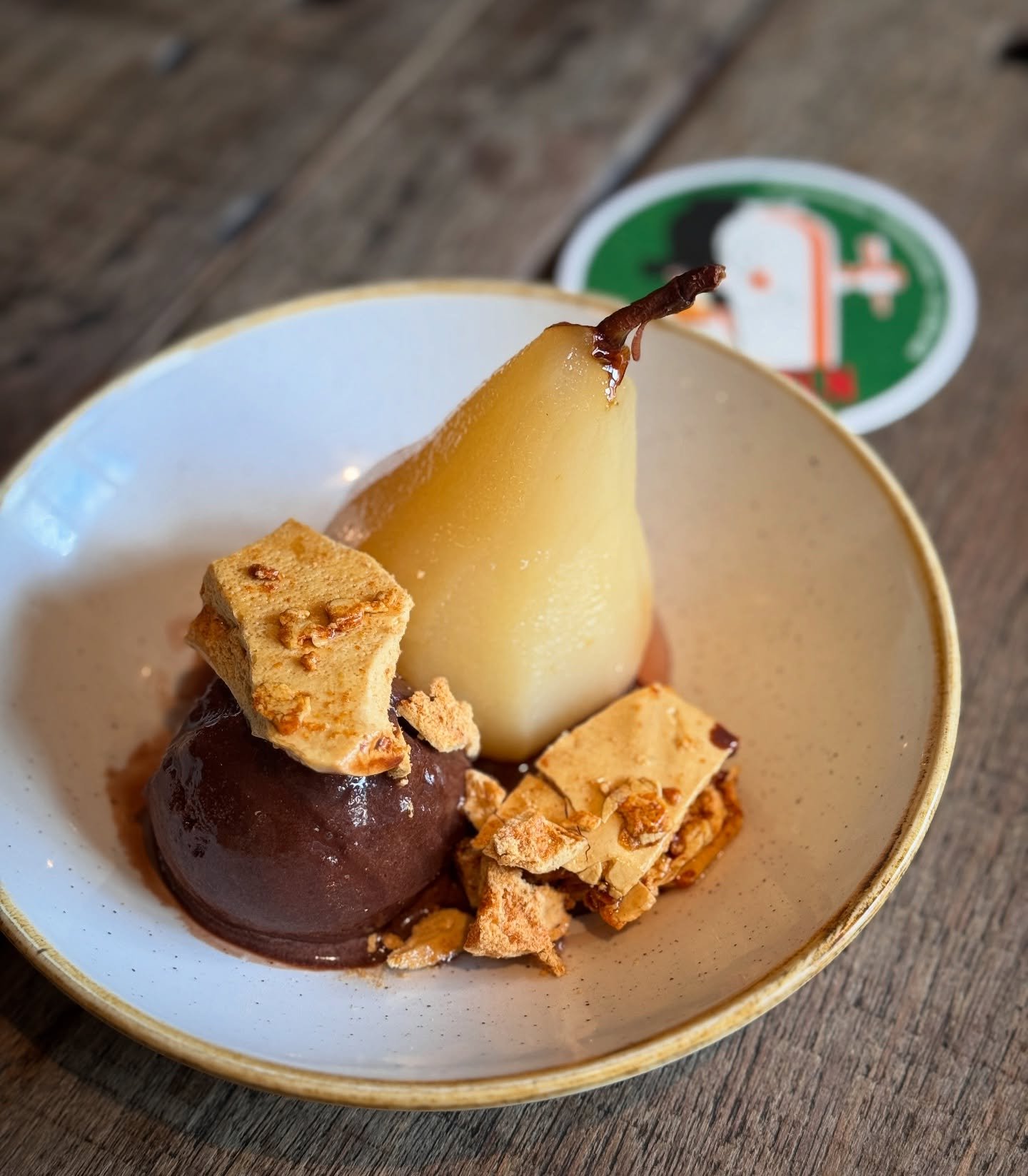 📣New dessert! Cider &amp; pepperberry poached pear with rich chocolate sorbet and crunchy honeycomb. Getting your daily fruit intake for the day the fancy way. 🍐🍫🍯

#thelincolncarlton #melbournepub