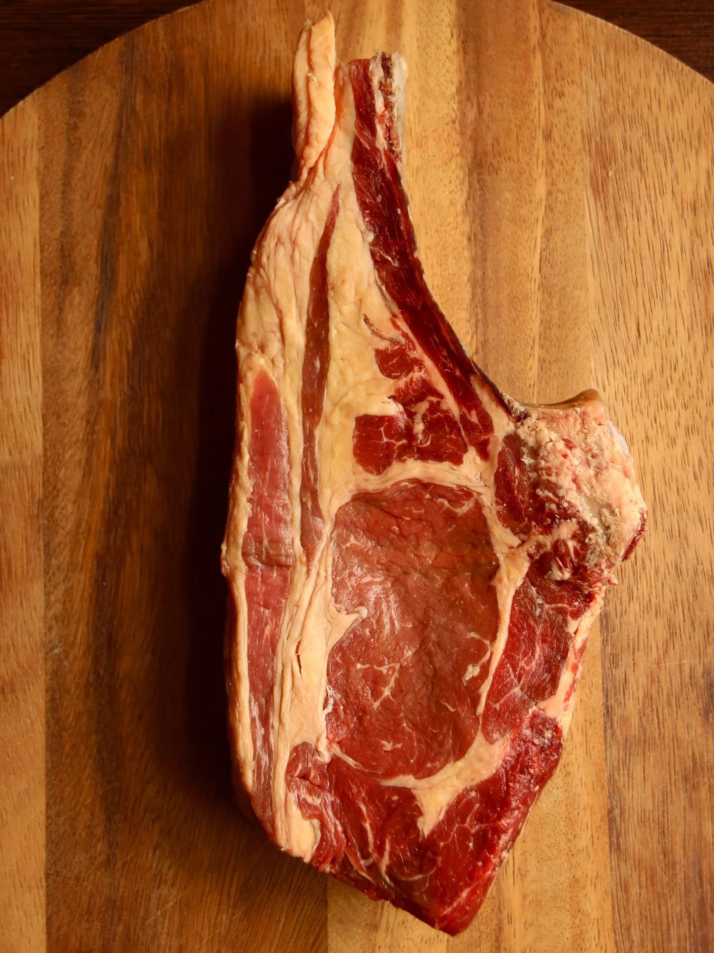🥩 Cote de Boeuf (bone-in ribeye)… the kind of steak that’ll make you slow down and savour every bite. On the menu now!
This exceptional beef comes from Warialda Belted Galloways, a small herd of 100% grass-fed cattle raised by Allen an