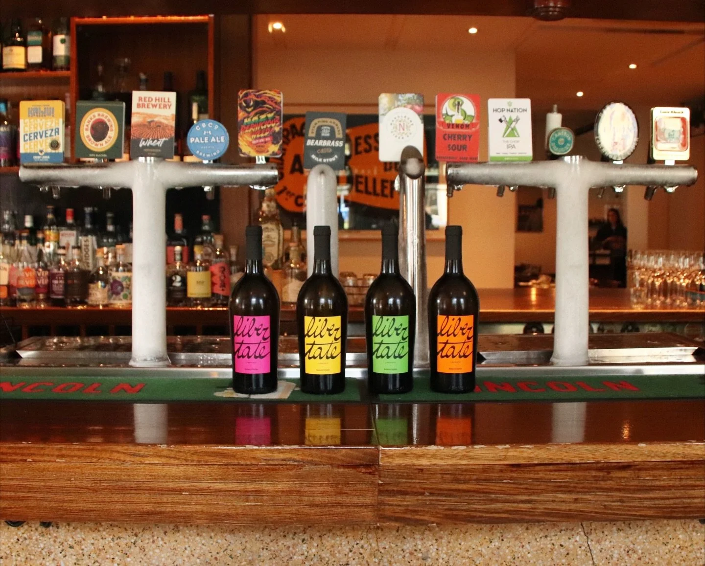 LIBERTATE means &lsquo;freedom&rsquo; and these bottles reflect @balestri_valda&rsquo;s commitment to organic farming, biodiversity, and minimal intervention. This is 100% Trebbiano di Soave from black, volcanic soil from Veneto, Italy. 🖤

Fermentat