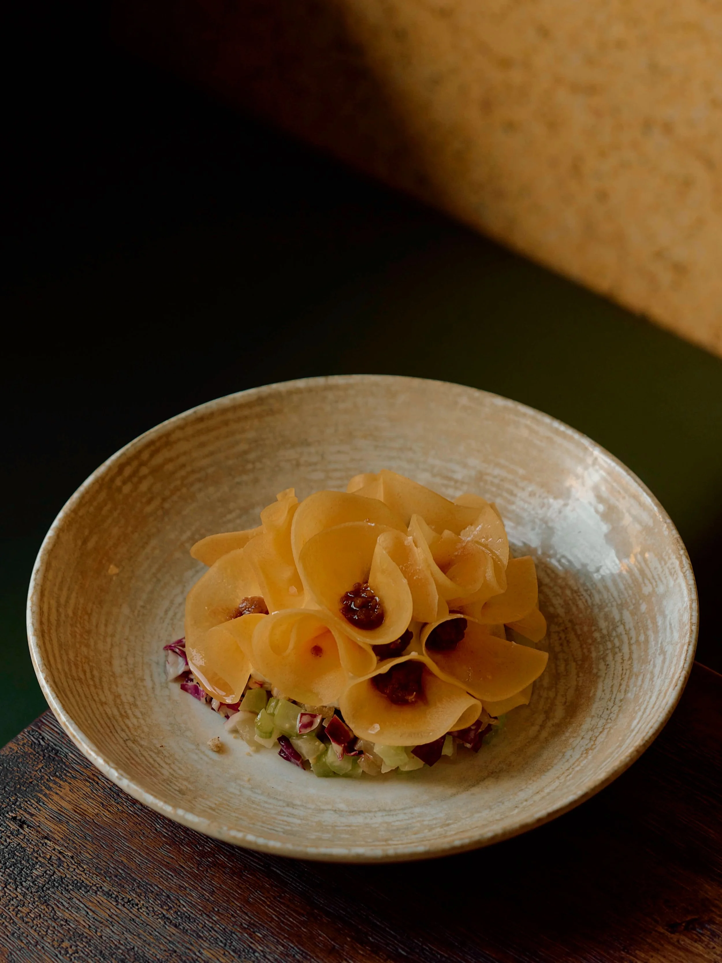 Cold outside but ordering salad anyway because persimmon season waits for no one! 🍁
Ribbons of persimmon with quince chutney, over goat&rsquo;s curd with compressed pear, radicchio &amp; walnuts.
Sweet. Bitter. Creamy. Crunchy. Absolute autumn perfe