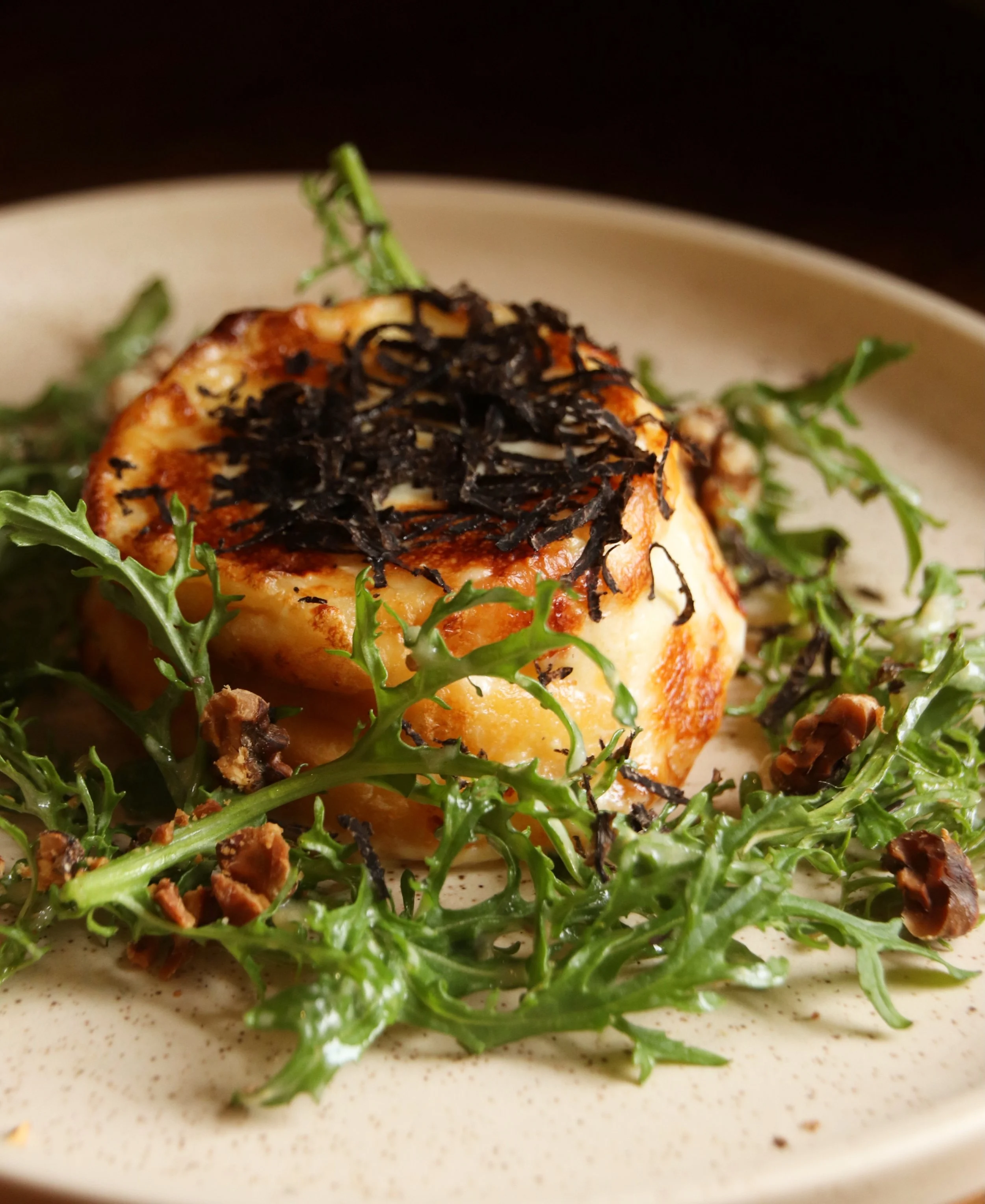 New! Twice-baked cheese souffl&eacute; 🧀, with black truffles from the Mornington Peninsula 🖤, mizuna from @days_walk_farm for that peppery bite and finished with crunchy walnuts.

Rich, fluffy, perfect for the winter weekend. See you at the pub! ?