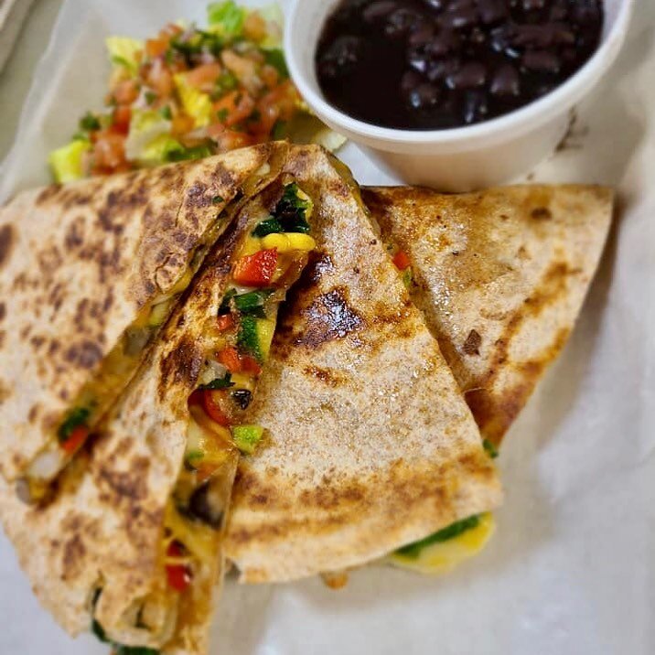 Come try our Vegetable Quesadilla Feat. fresh veggies and (of course) plenttty of cheese! The Smoked Chicken Quesadilla is just as tasty..😋 

&bull;
#arlingtonva #localfood #vafood