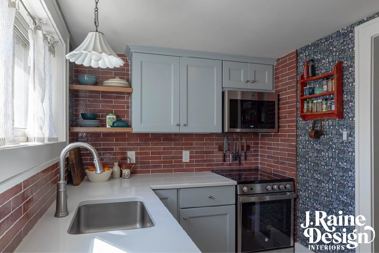 Another shot from a recently completed Ferndale Kitchen project 🍓 
.
.
.
.
.
#interiordesigndetroit #detroitinteriordesigner #ferndalemi #ferndalemichigan #colorfuldesign