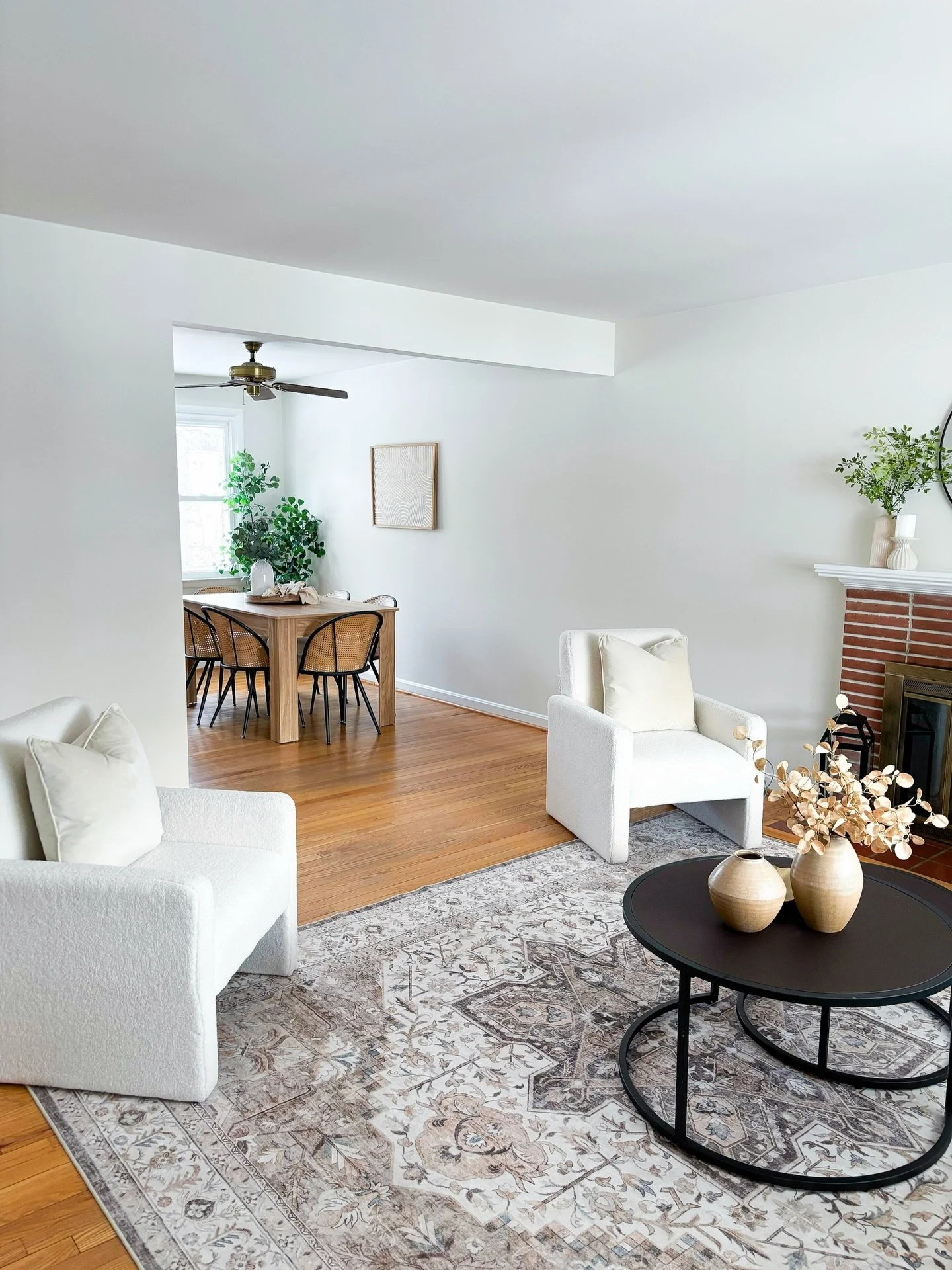 4 days on the market! Hello, Spring!

Putting a home on the market has so much to do with marketing. Do the right preparation and
1) You&rsquo;ll go under contract quickly 
2) You&rsquo;ll have very happy sellers
3) You&rsquo;ll have a lot of new bus