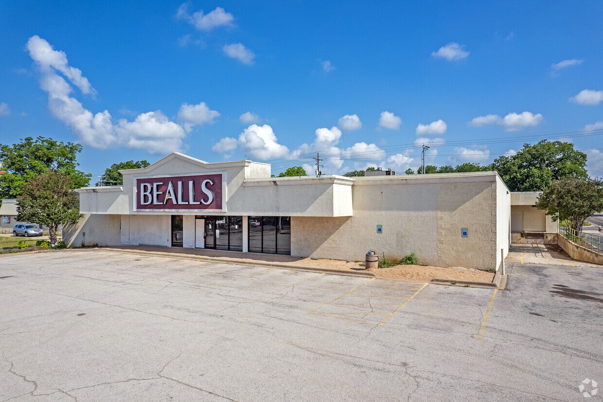 118 E Polk St, Central Texas Area HOS Submarket - Retail