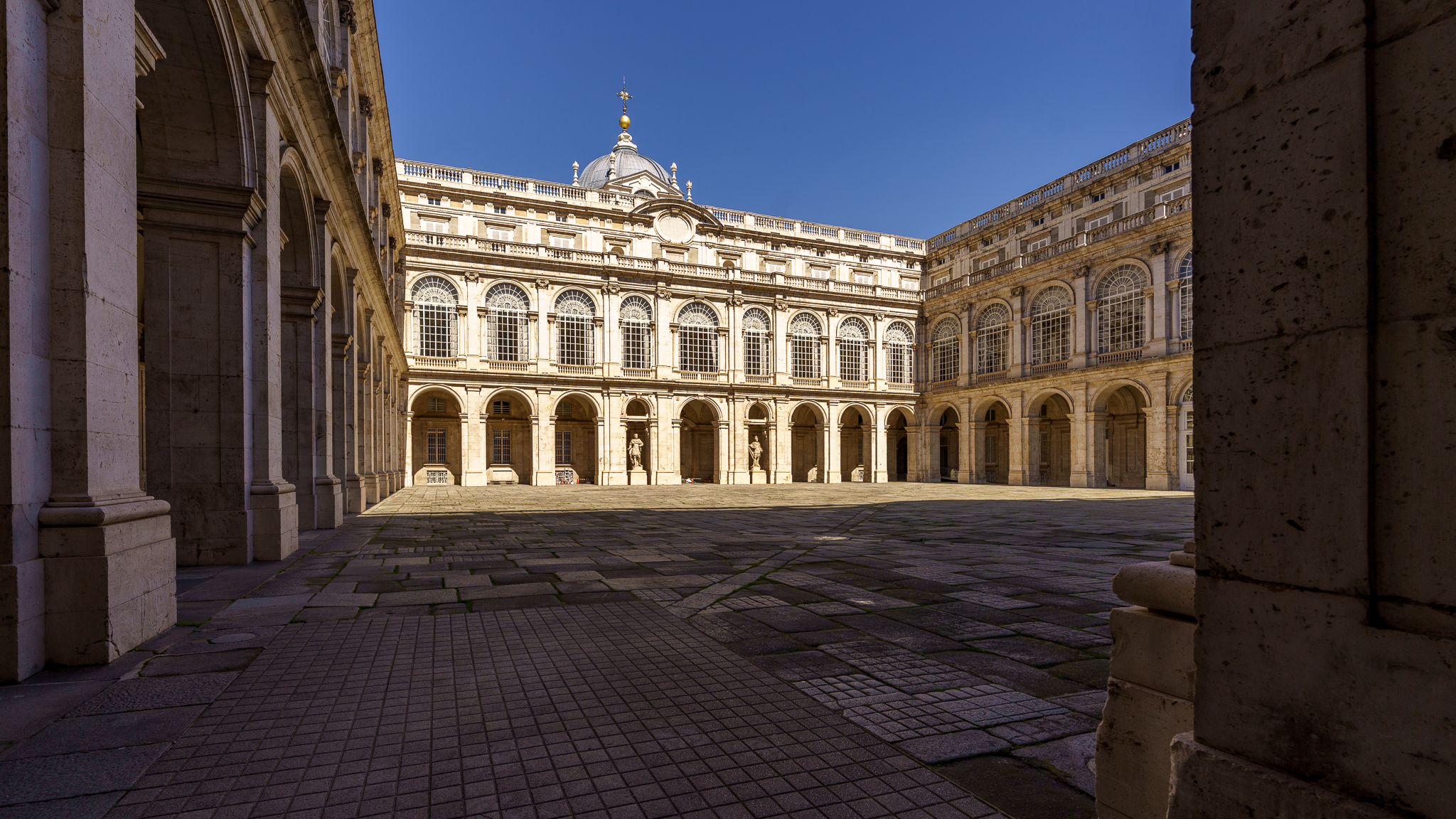 Daylighting analysis of Madrid Royal Palace Architecture from a Building Physics perspective