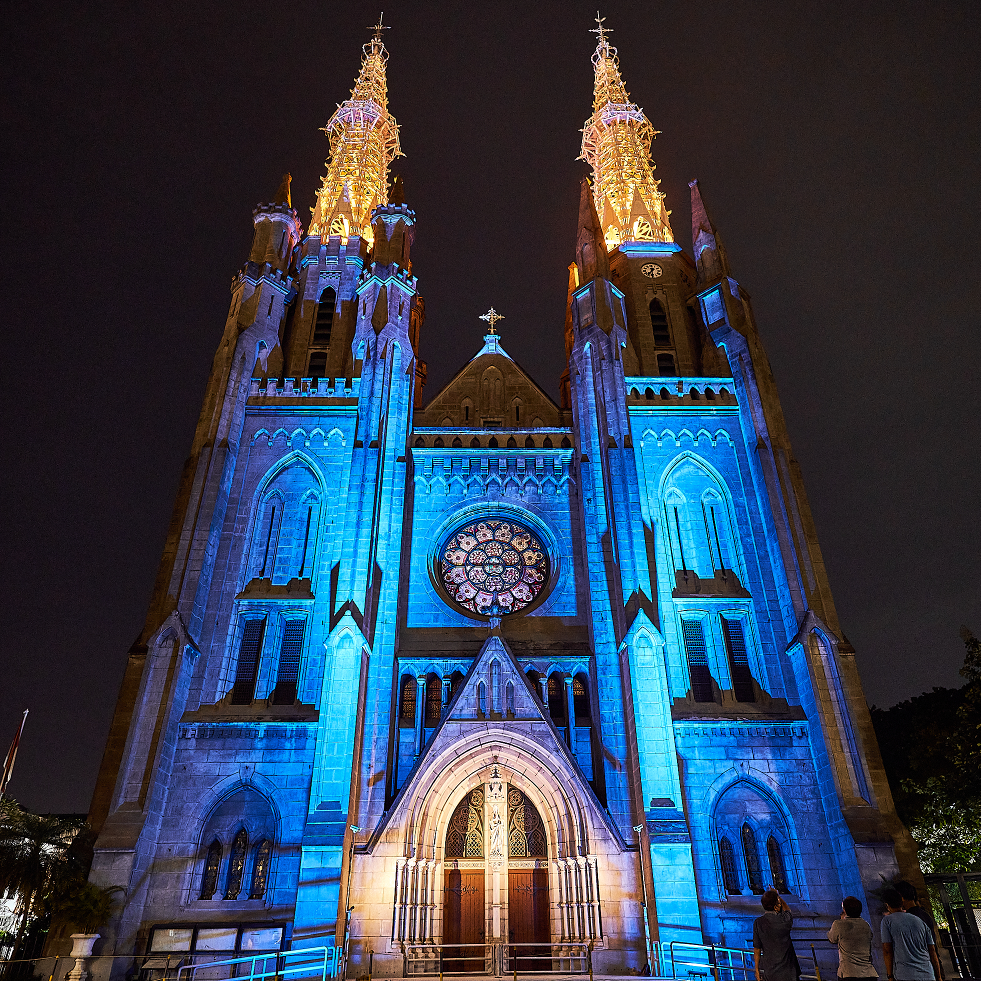 20220210 Mockup lighting katedral signify blue.png