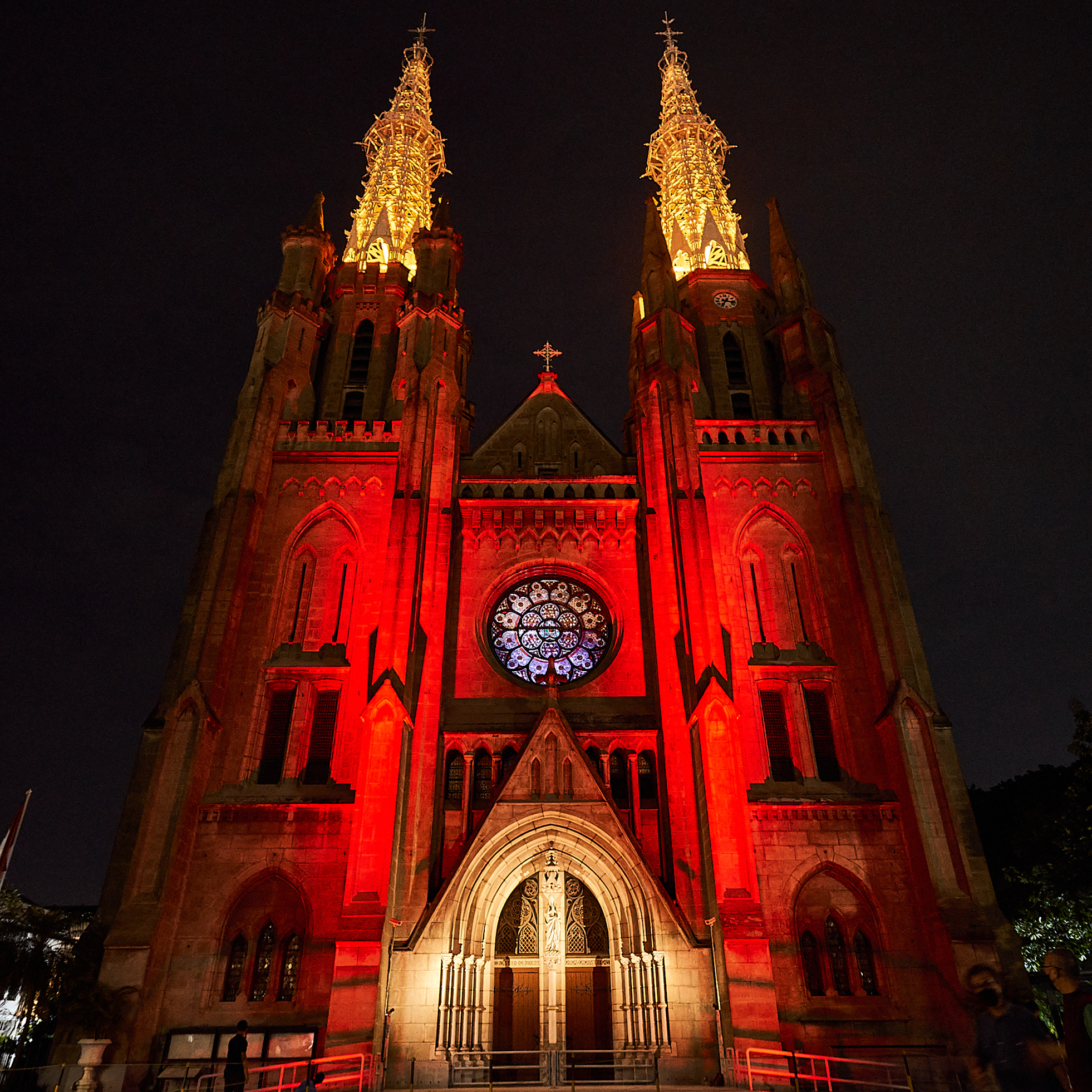 20220210 Mockup lighting katedral signify red.png