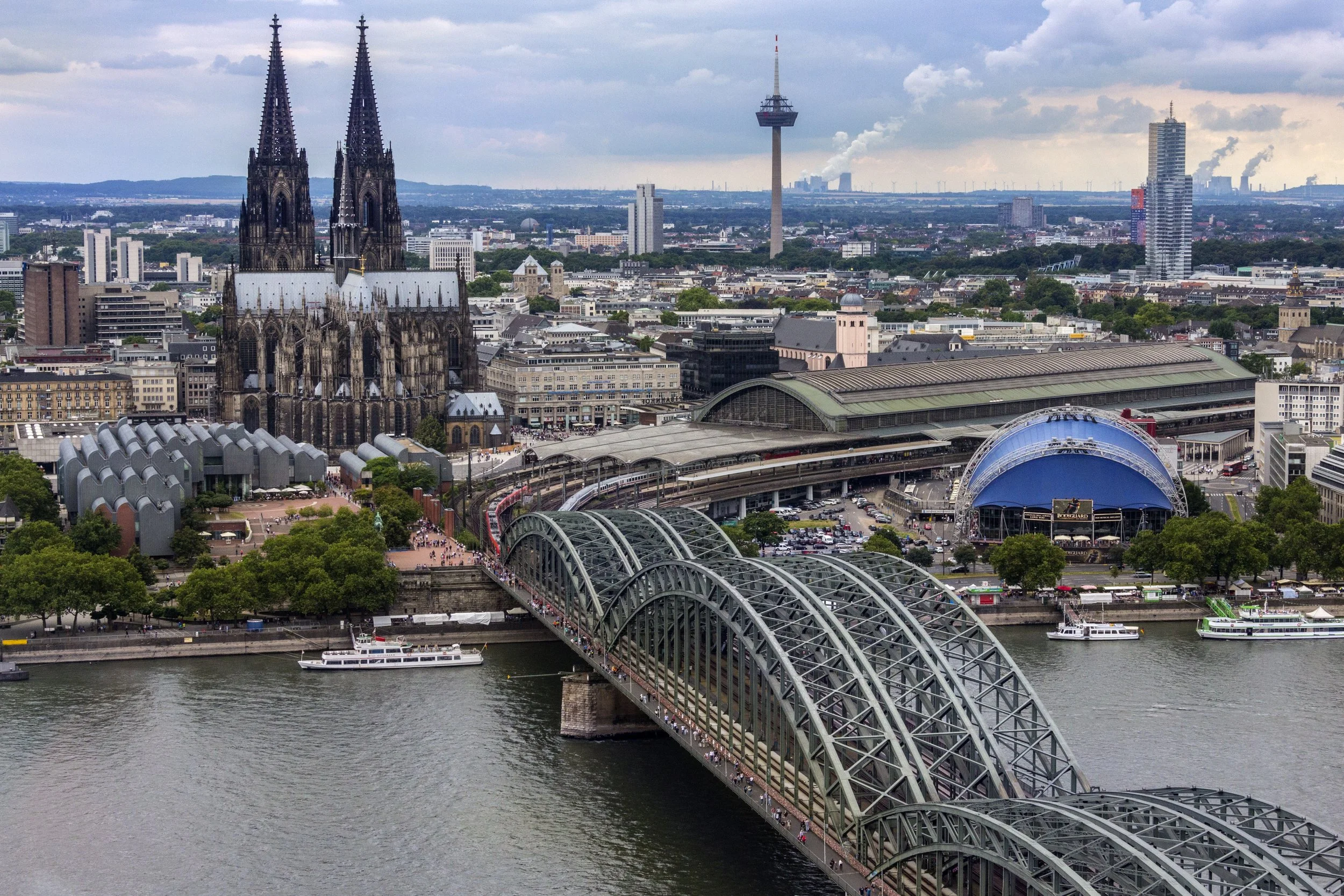 Mengamati Kehidupan Arsitektur dan Lingkungan Kota Köln Jerman