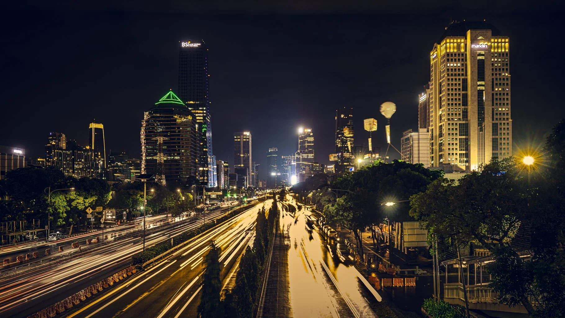 Mengamati Polusi Cahaya di Pusat Bisnis Jakarta