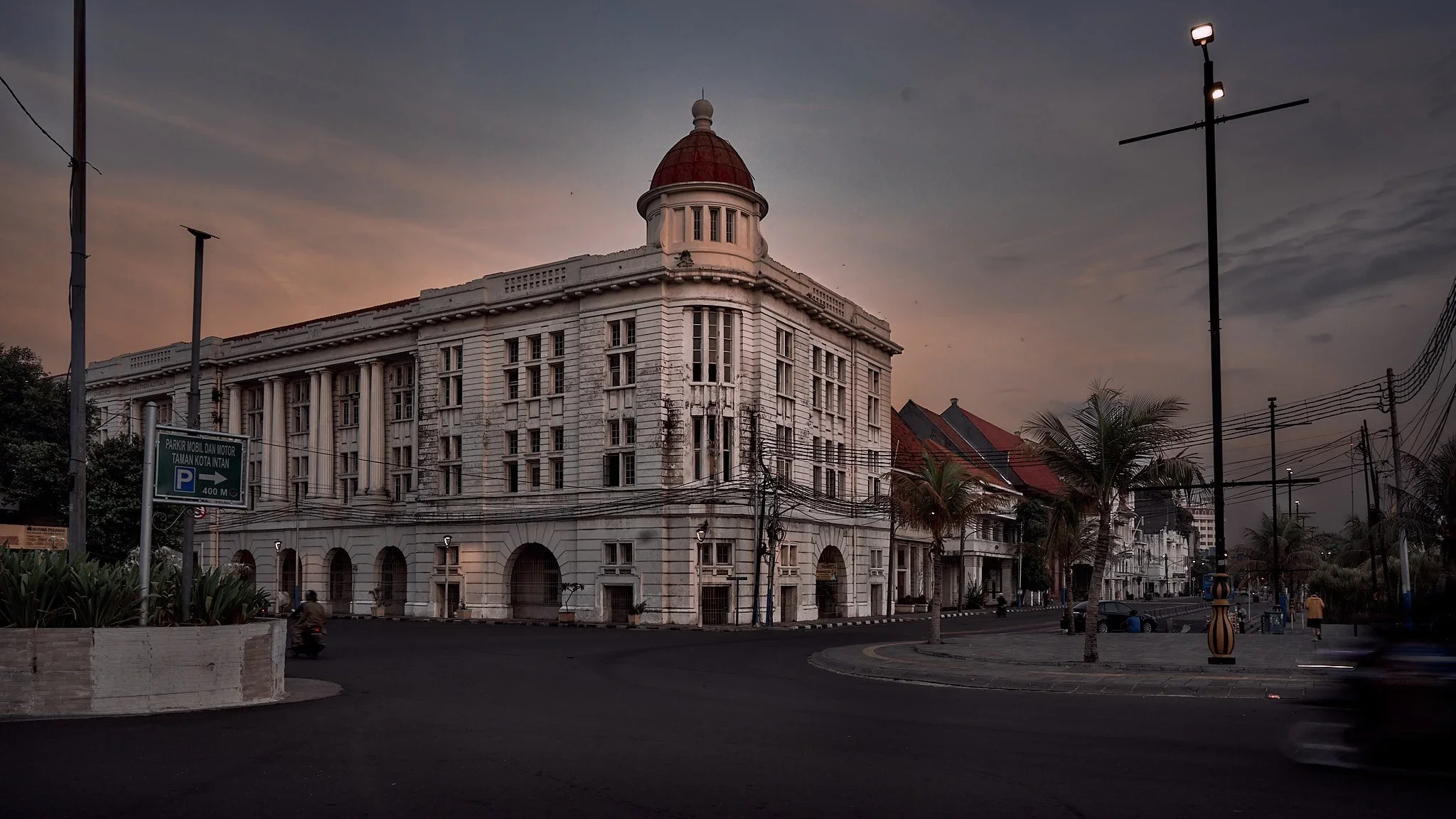 Mengamati Bangunan Kolonial di Daerah Kota Tua Jakarta