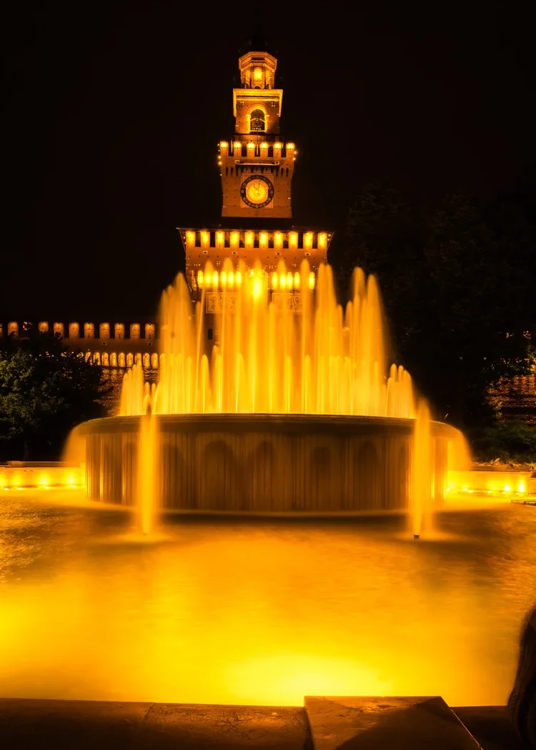 2019-07+Mlan+Castello+Sforzesco-4.webp