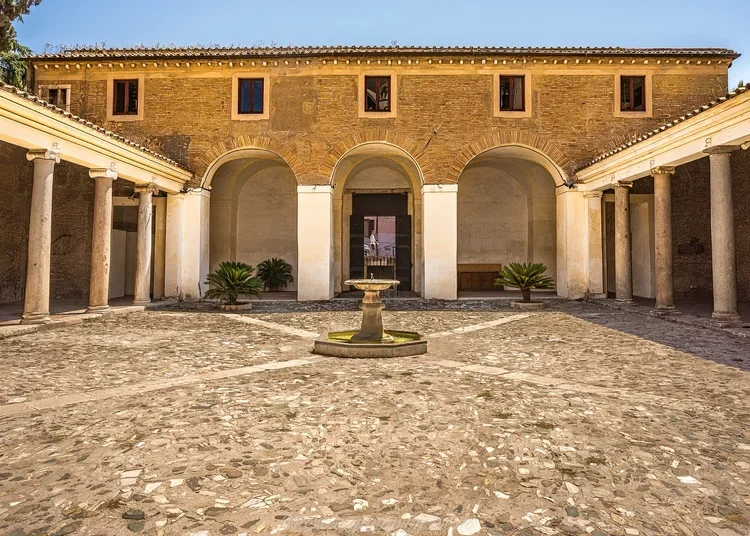 Mengamati: Basilika San Clemente Roma