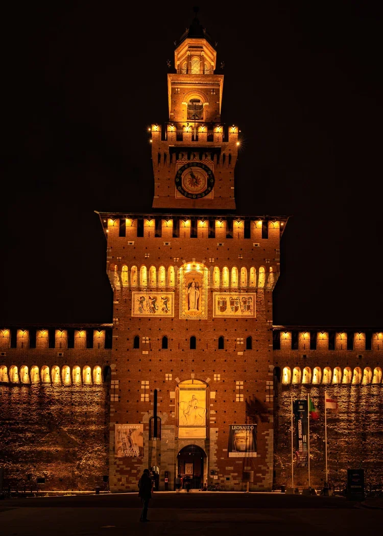 Mengamati: Milan Castello Sforzesco