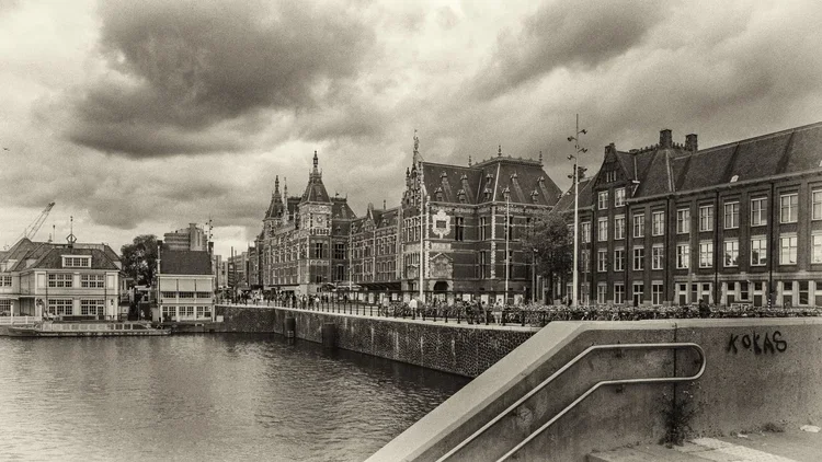 2019-07+Amsterdam+Centraal+Station+06.webp