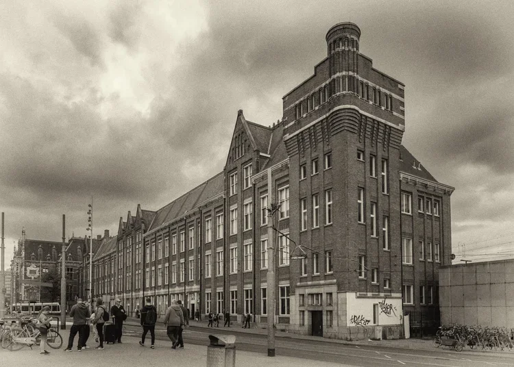 2019-07+Amsterdam+Centraal+Station+011.webp