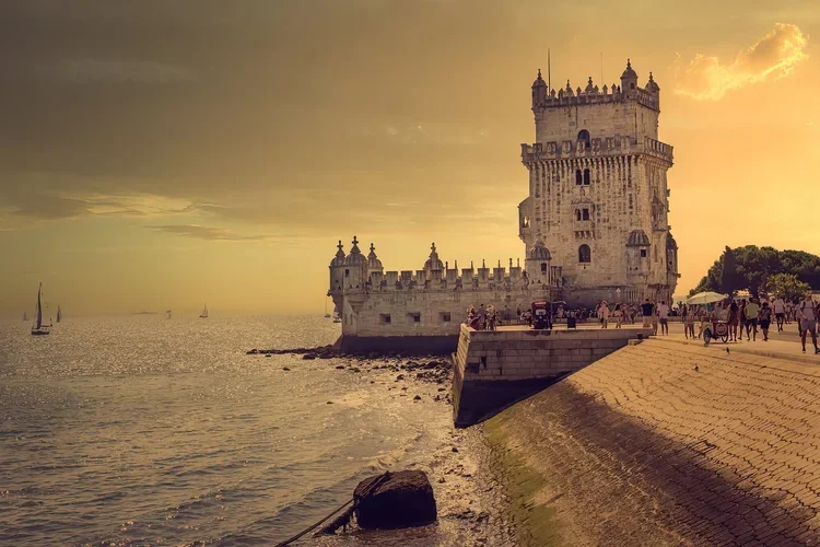 Observe: La Torre de Belem Lisboa