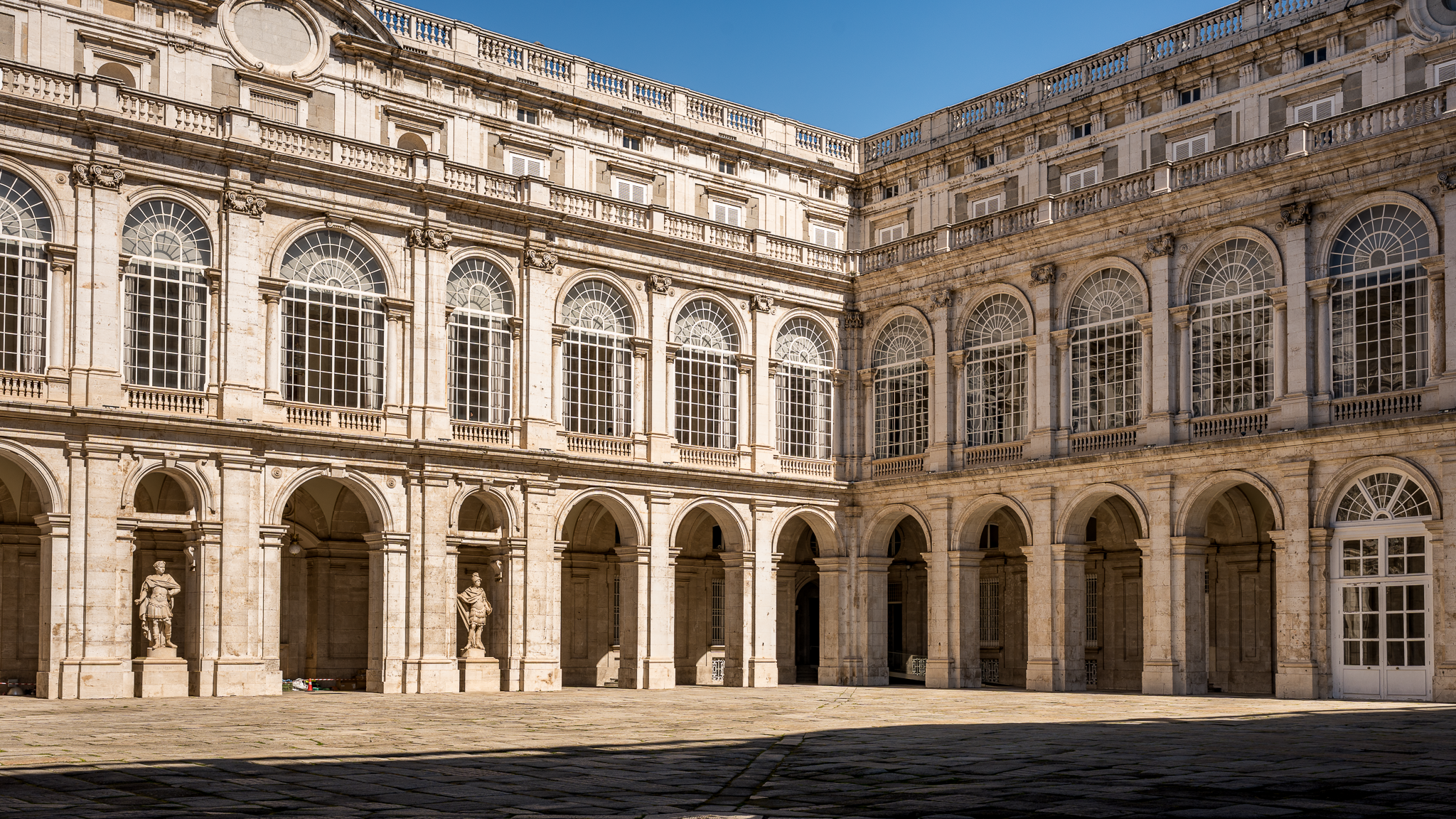 Daylighting analysis of Madrid Royal Palace Architecture from a Building Physics perspective