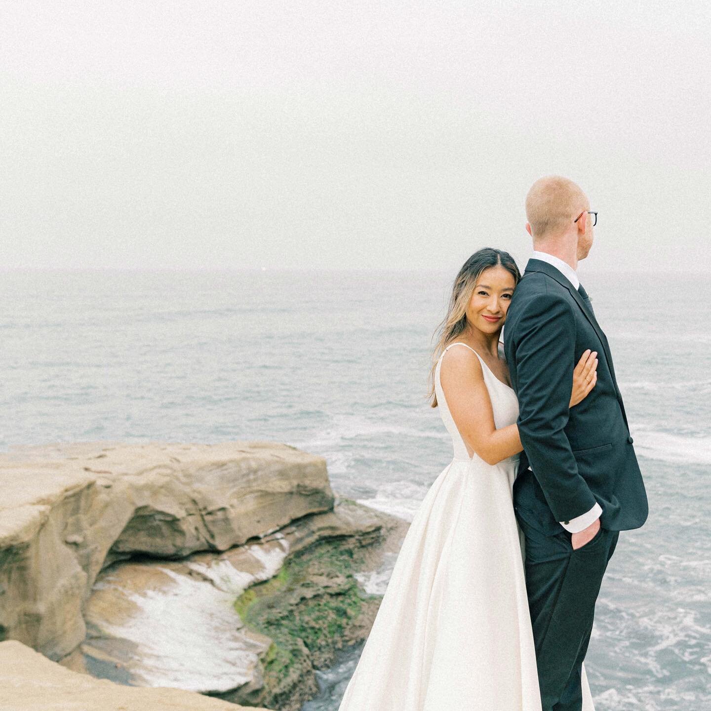 two souls united against the endless ocean 💗🌊

#intimatewedding #weddingsonthewater #sandiego #sunsetcliffs