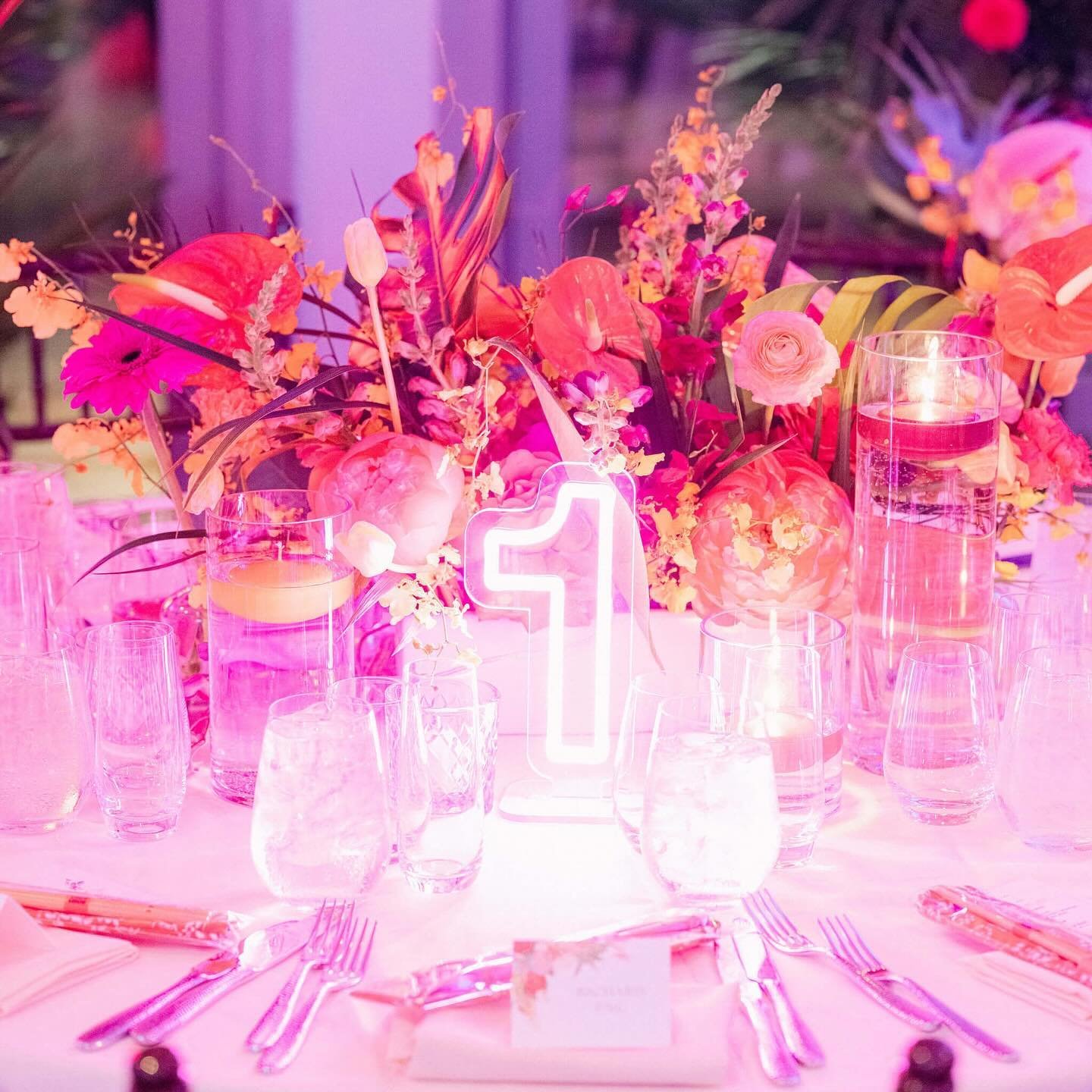 tropical paradise at the waterfront 🌴

planning + production: @otherworldevents
photography: @haseokchungstudio
floral: @lulo_floral
rentals: @mimosafloral
h+mu: @vickyc5ny
catering + cake: @masterpiececaterers
soft serve: @softswervenyc
music: @viv