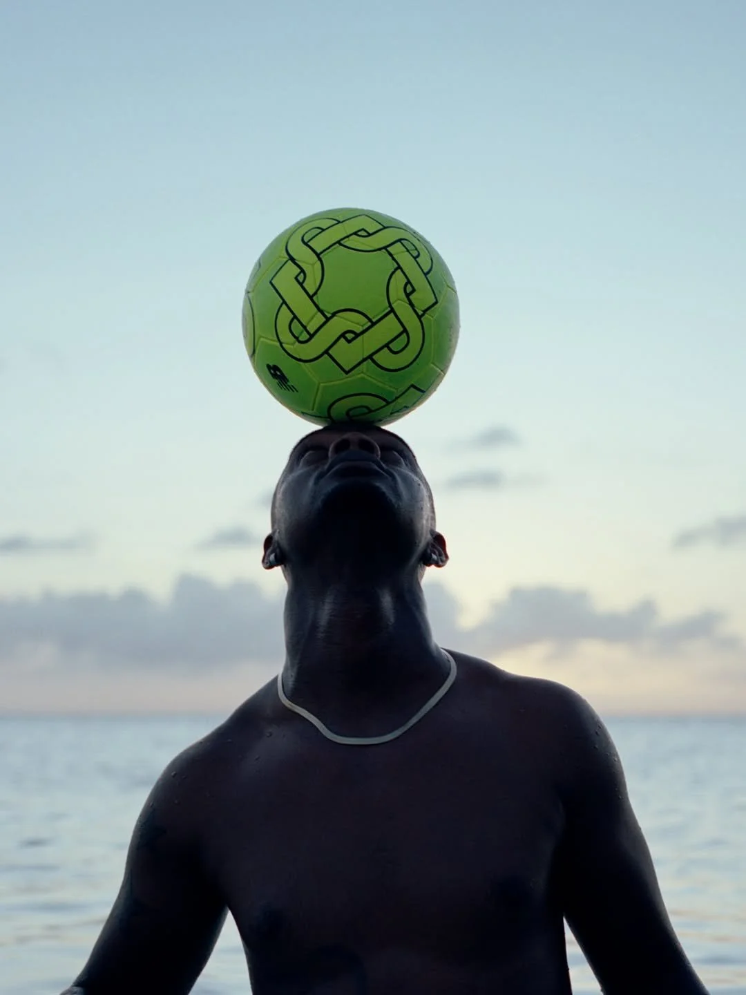💫 @lackofguidance x @newbalance conjure up some luminous magic with a campaign celebrating four distinct footballing countries, together with a statement capsule collection.

📸 Shot in Cura&ccedil;ao and Holland by @gilleamtrapenberg and @evaroefs
