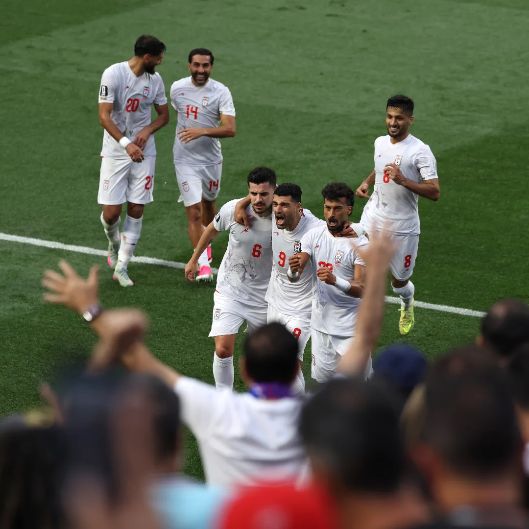 Flowers for Team Melli: Taremi and his teammates deserves our respect