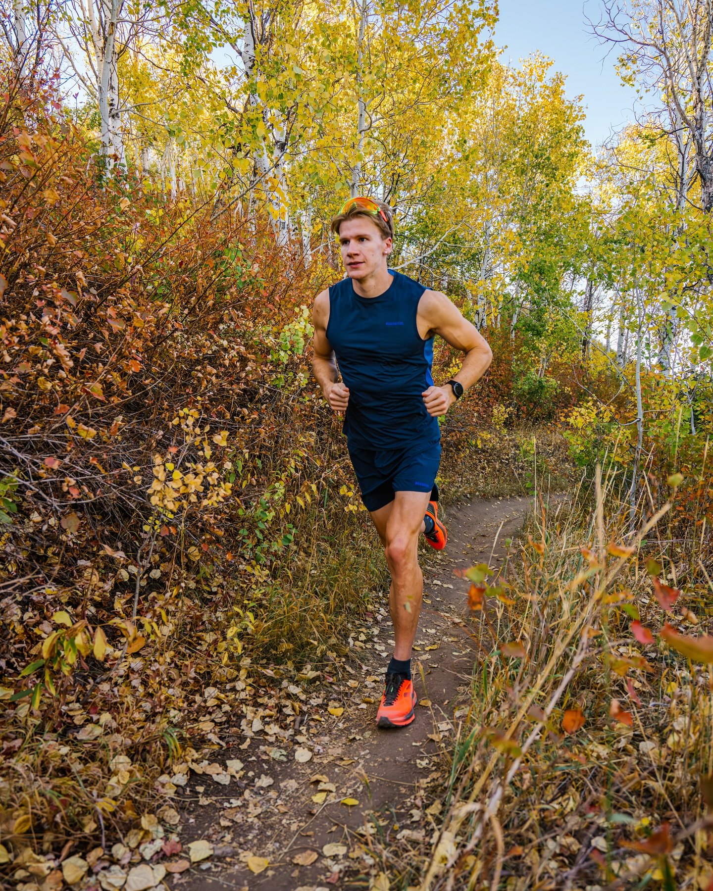 Stoked to have @rossignoltrailrunning_ on foot as we head into running season 🤩
&bull;
#teambirkie #anotherbestday #rossignoltrail #trailrunning #running #minnesota #vezor