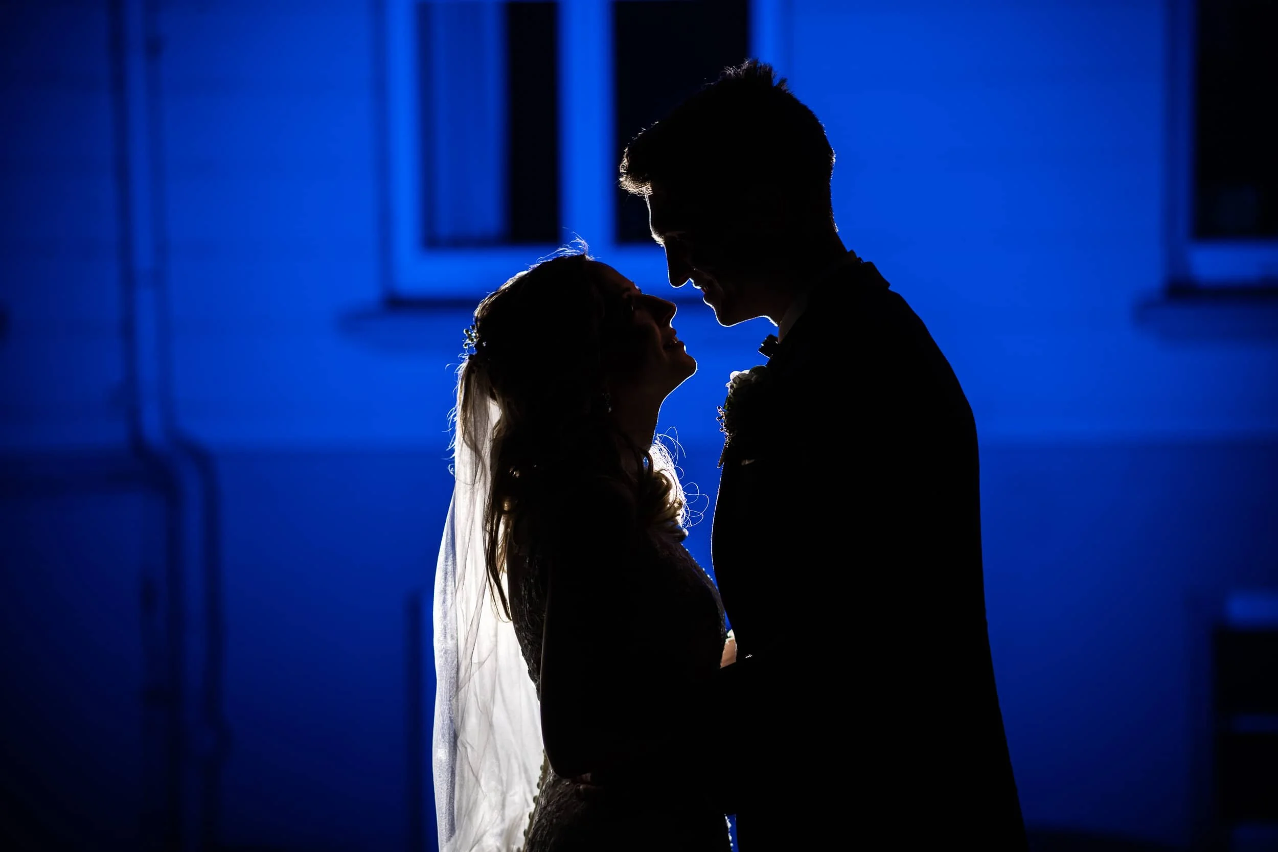 Silhouette eines Brautpaares.jpg