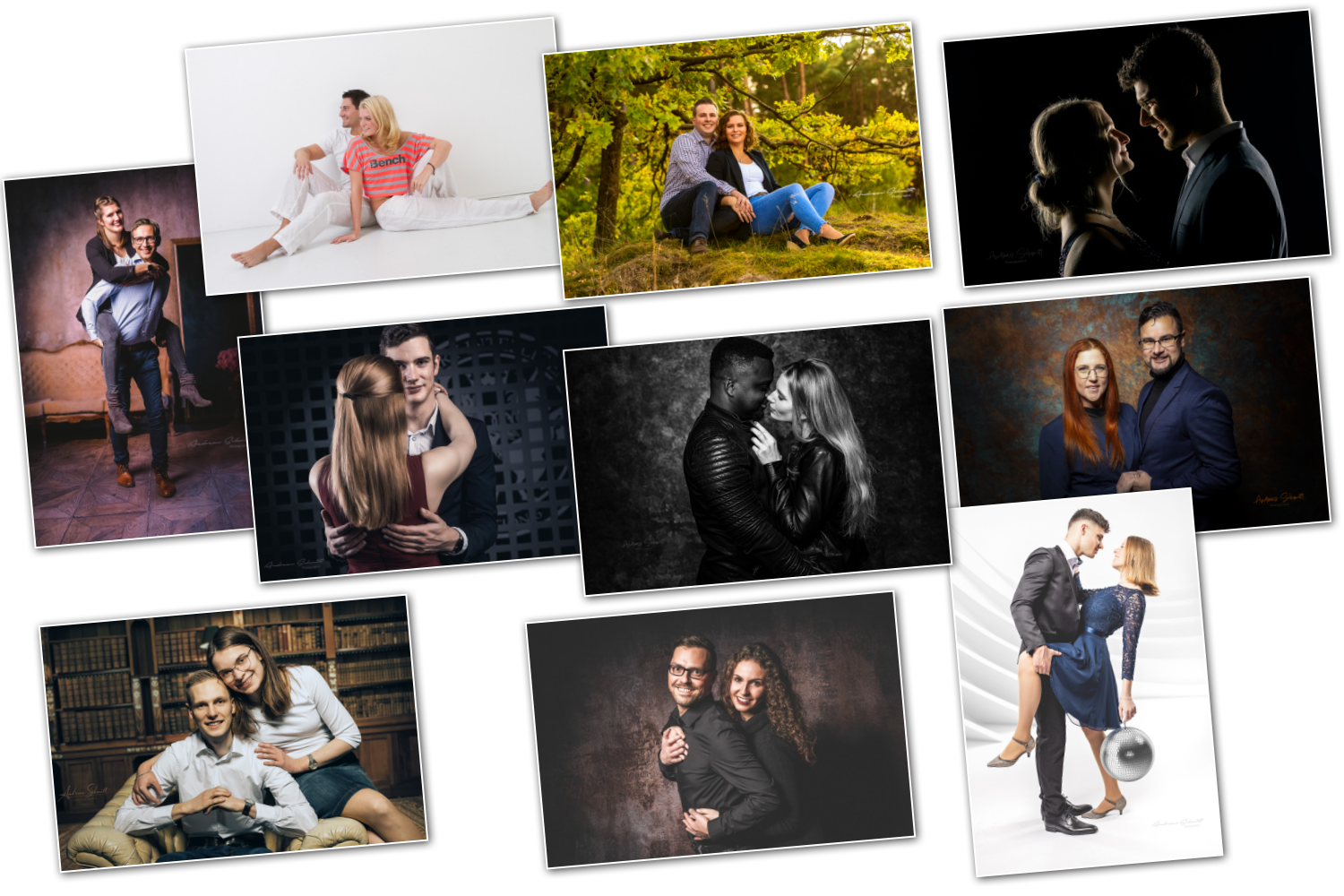 Ein Mann und eine Frau in schwarzen Lederjacken stehen nah beieinander, vor einem dunkel gemusterten Hintergrund.