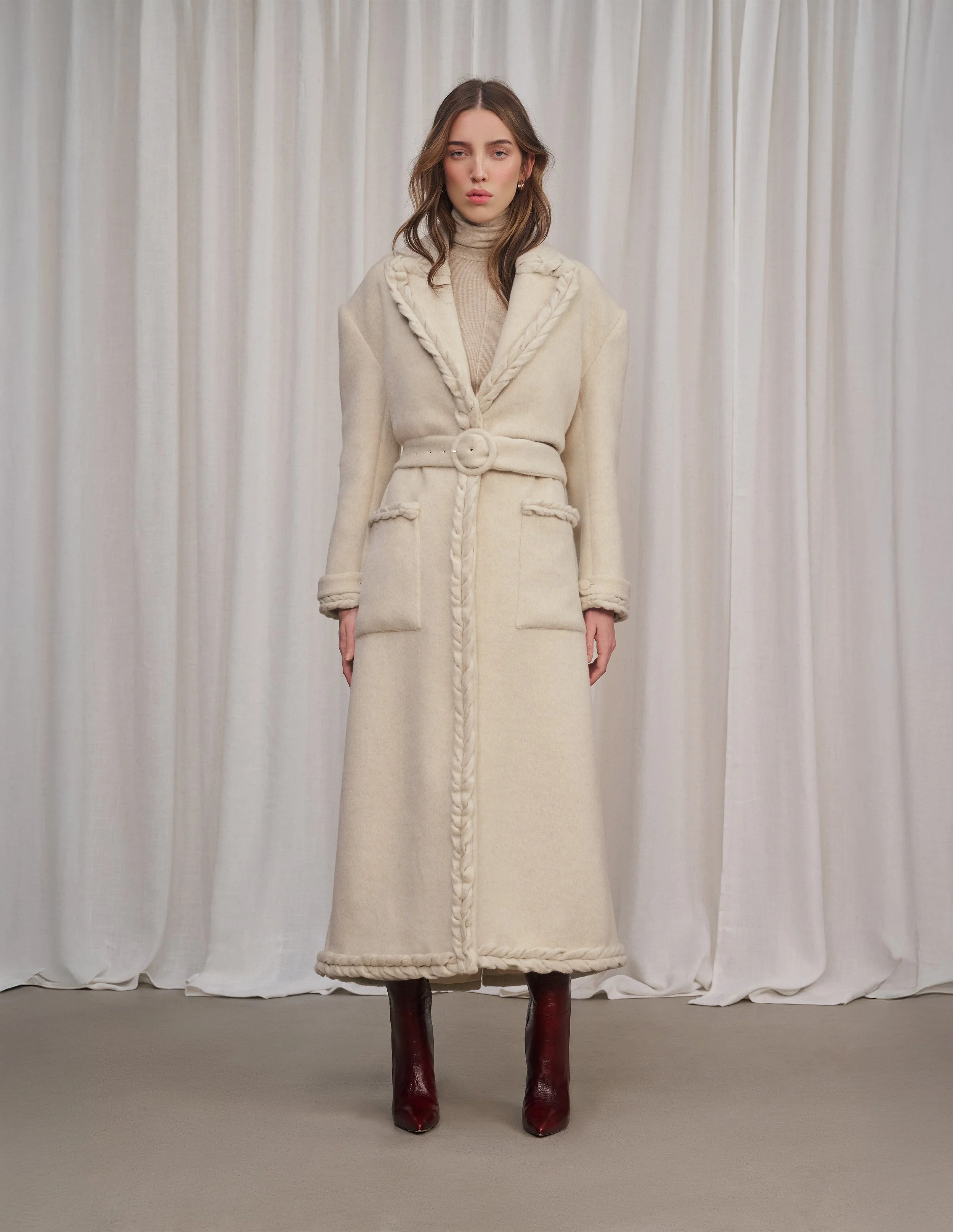 Shot_17_Sloane (Bone)_21420__Final_10.25x13.25in_.jpg