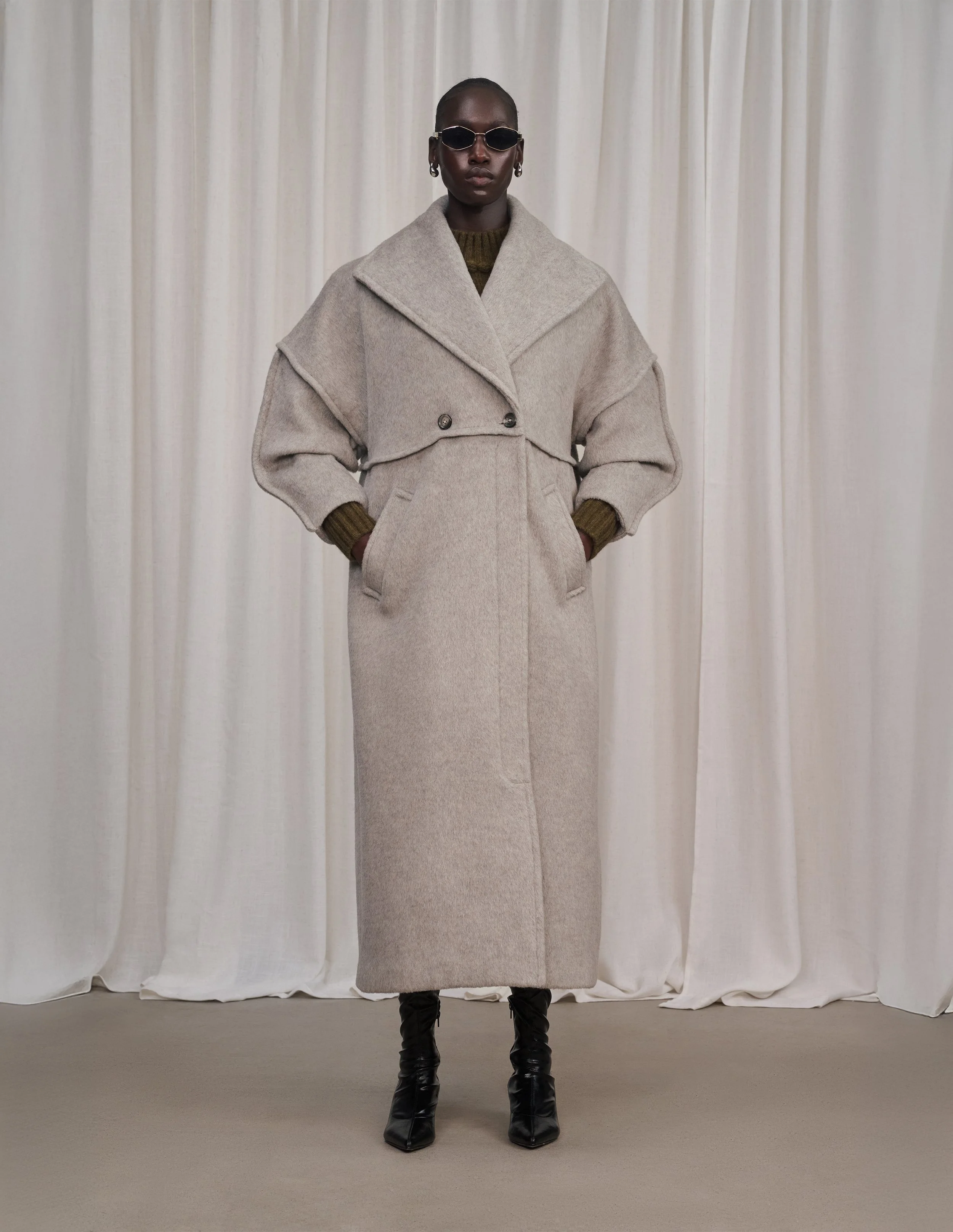 Shot_20_Georgie (Heather Grey)__21619__Final_10.25x13.25in_.jpg