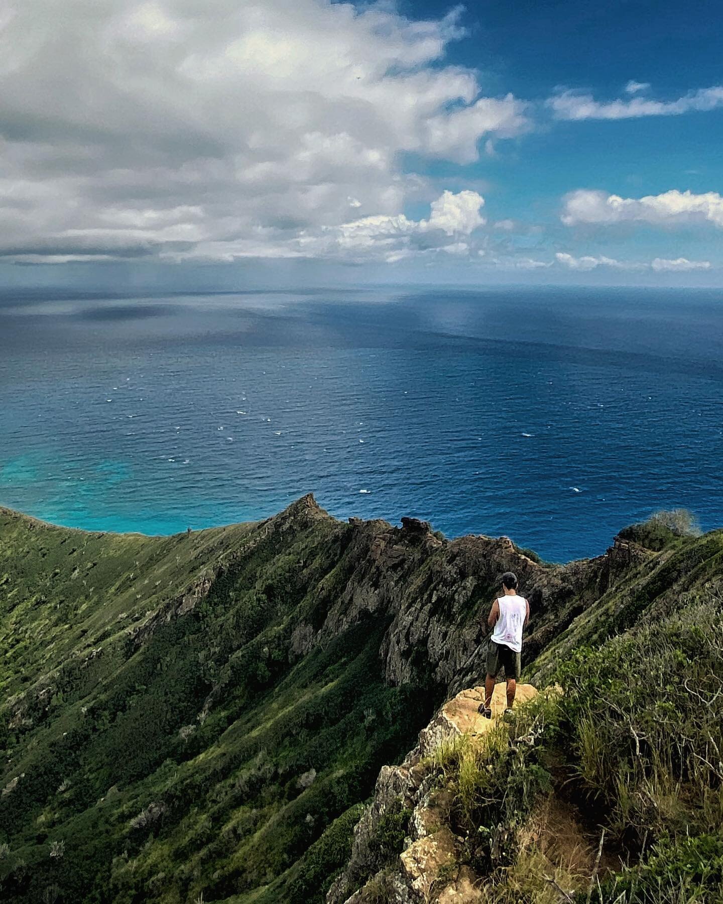 Days for views 
.
.
.
.
.
#outdooradventures #viewfordays #hawaii #hike #winterinhawaii #travelphotography