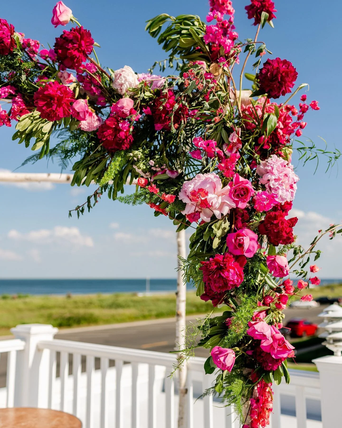 Spring is here and that means it’s peony season!!! They really hold a special place in my heart. Just so fluffy and romantic. 
Should we do a Mother’s Day run of bouquets? Mommas let us know!
#treatyourself 
#risingtidebotanicals #njflo
