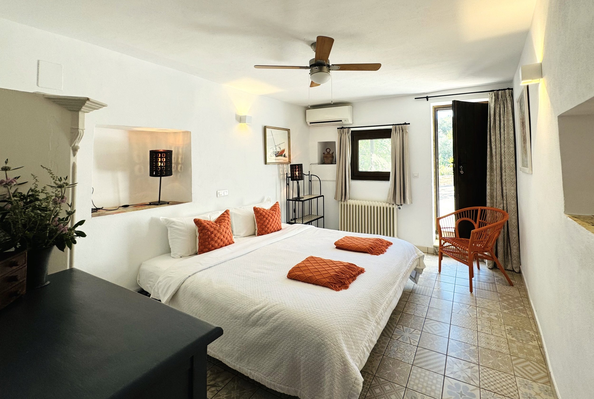 Almond-Hill-House-ORANGE-towards-door-white.jpeg