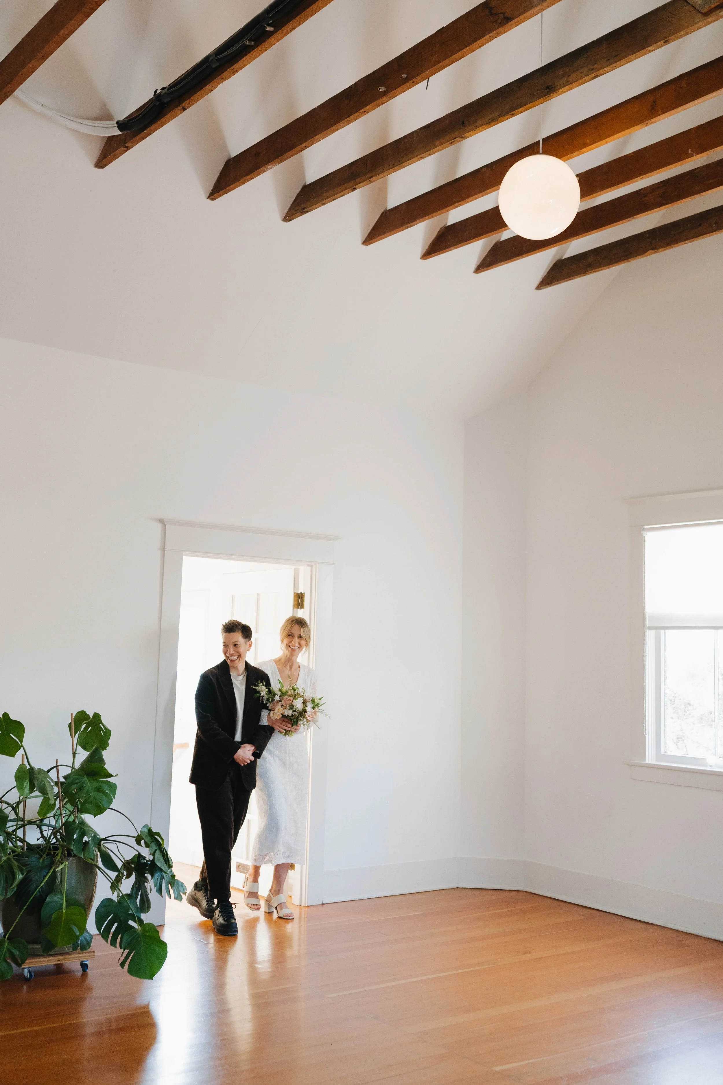 wedding ceremony, intimate venue, flowers, elopement ceremony, gathering, reception, portland, PDX, bride, groom, cake, champagne