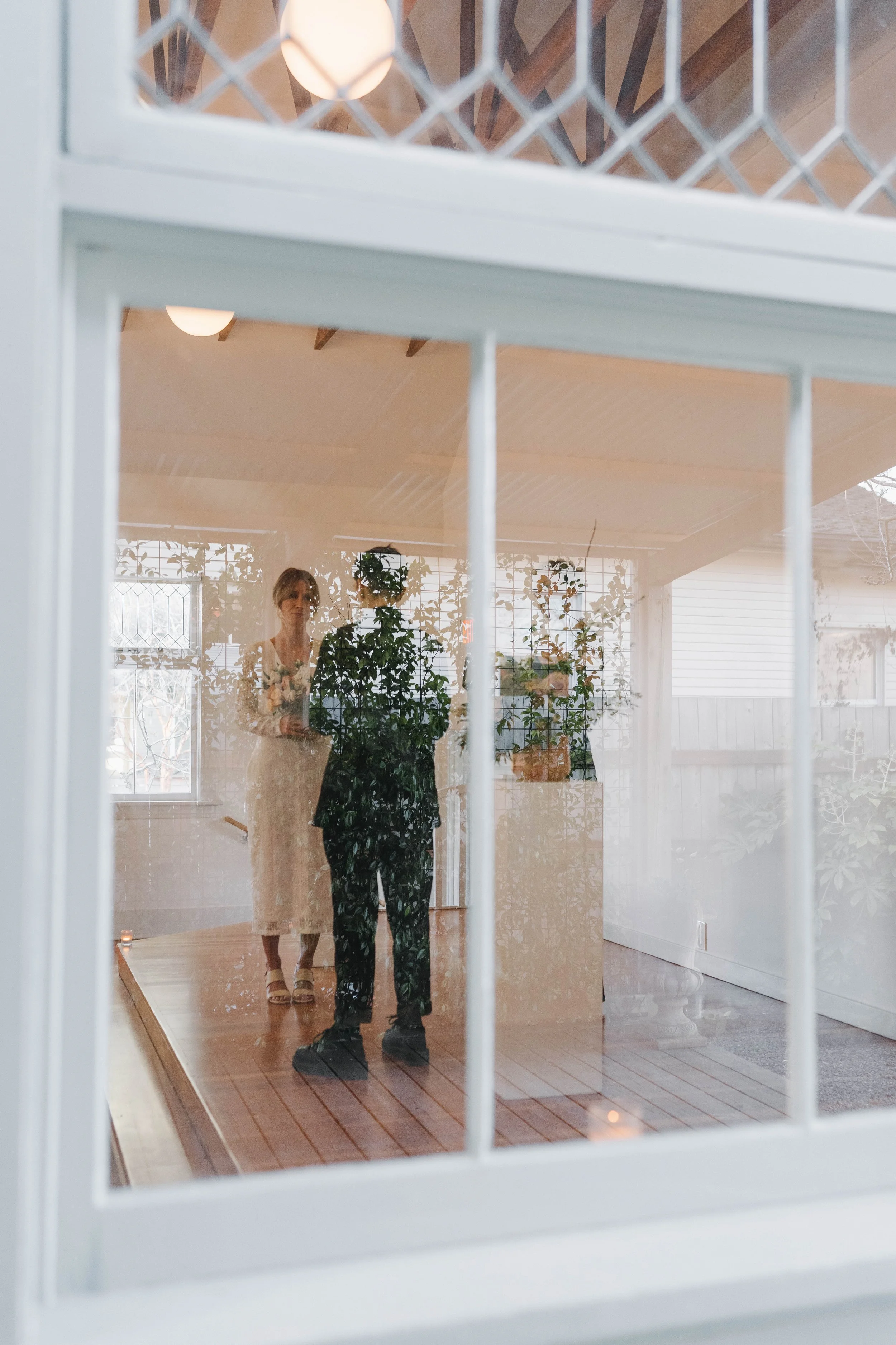 wedding ceremony, intimate venue, flowers, elopement ceremony, gathering, reception, portland, PDX, bride, groom, cake, champagne