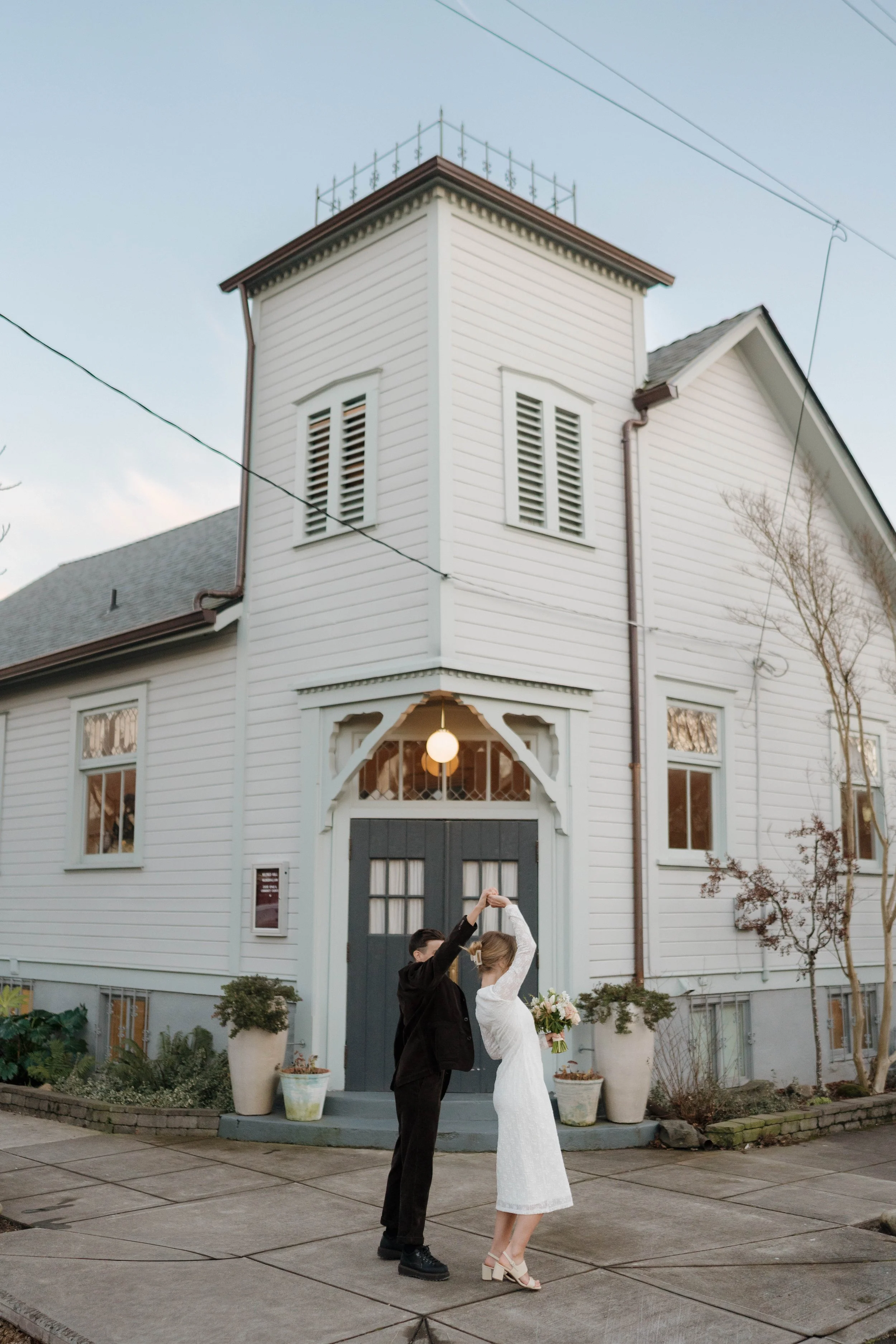 wedding ceremony, intimate venue, flowers, elopement ceremony, gathering, reception, portland, PDX, bride, groom, cake, champagne