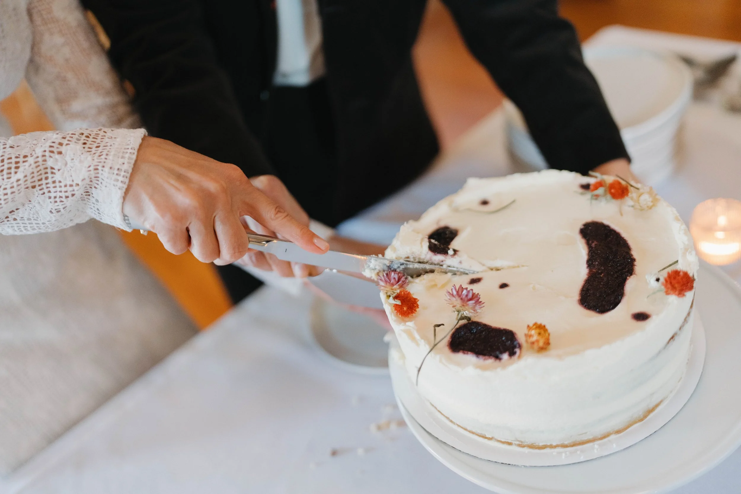 wedding ceremony, intimate venue, flowers, elopement ceremony, gathering, reception, portland, PDX, bride, groom, cake, champagne