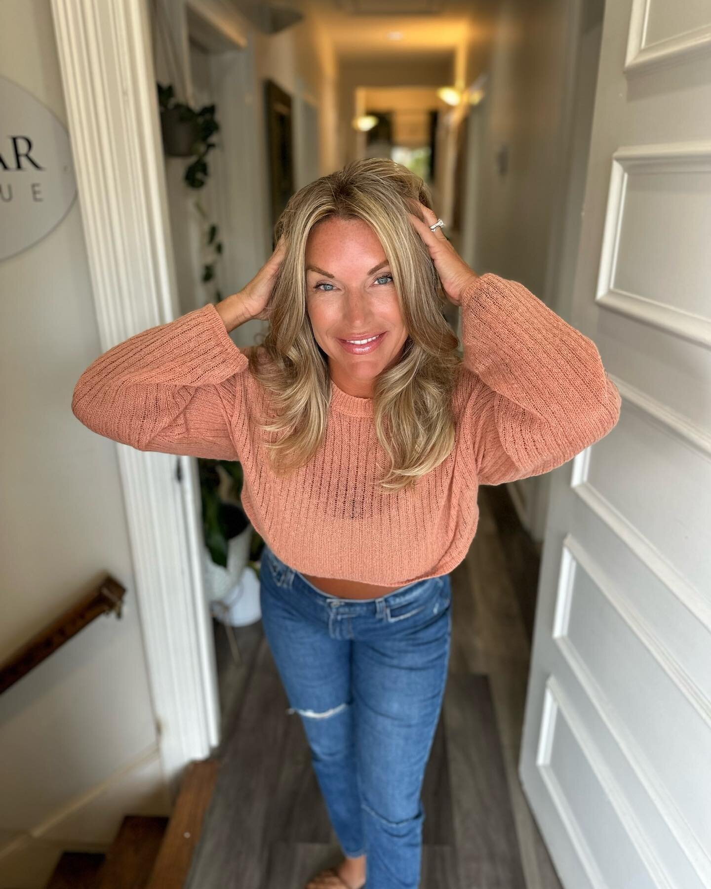 Look at our glowing client! At Sweet Melissa Salon we want you to leave looking fabulous and feeling even more fabulous! 💜 
⁣
Your satisfaction is our top priority, and we're here to make every visit a memorable one. The stunning cut, color, and sty