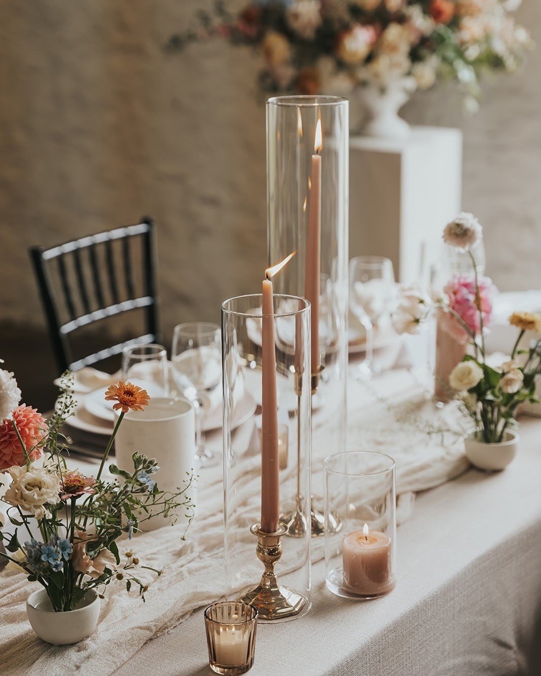 Create a stunning floral backdrop behind the head table will frame the newlyweds and add visual interest to the space. Use a mix of blooms, foliage, and textures to create a dynamic and eye-catching display for your reception photos.

Enhance your he