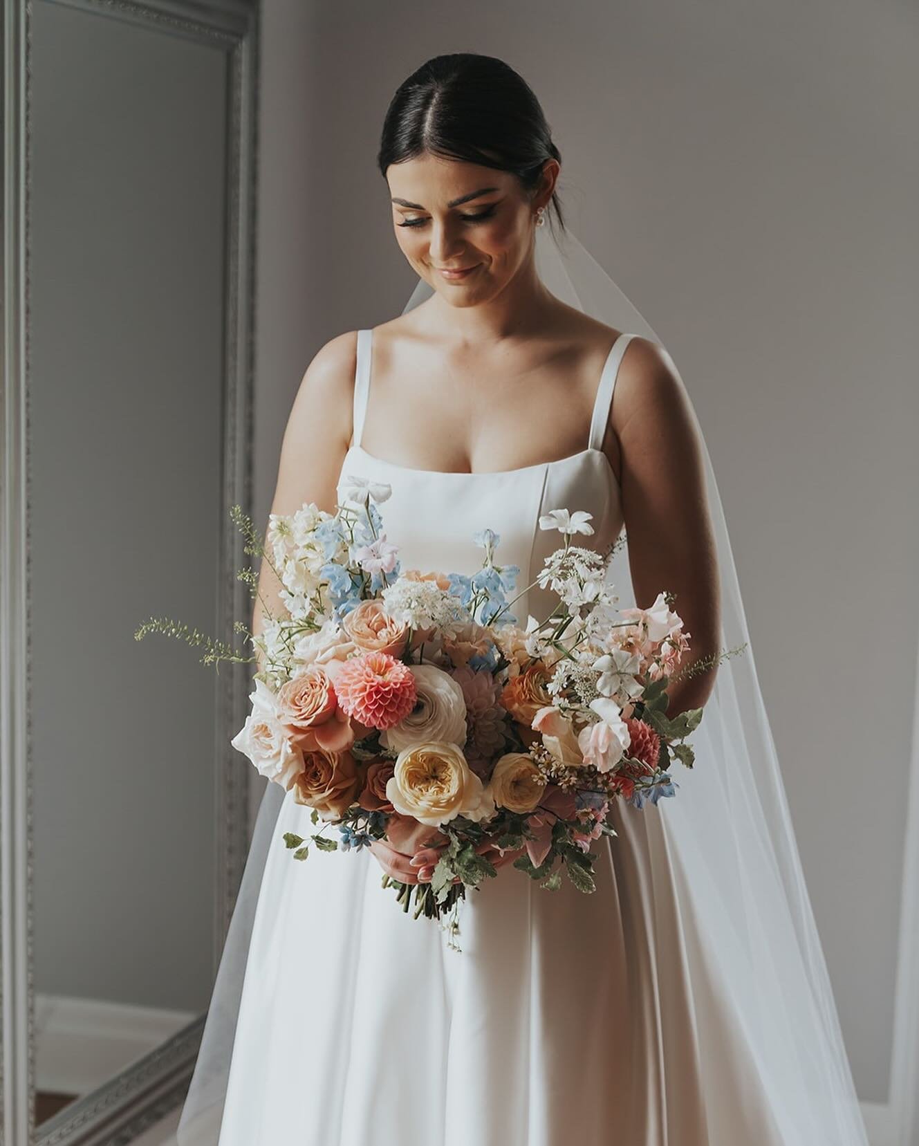 My bride Erica, from this past season, epitomized style and grace as she and her groom, Evan, exchanged vows in an intimate chapel ceremony at one of LPE&rsquo;s beloved Niagara venues.

Design + Event Management: @lindsayplankevents ⁠
Photography: @