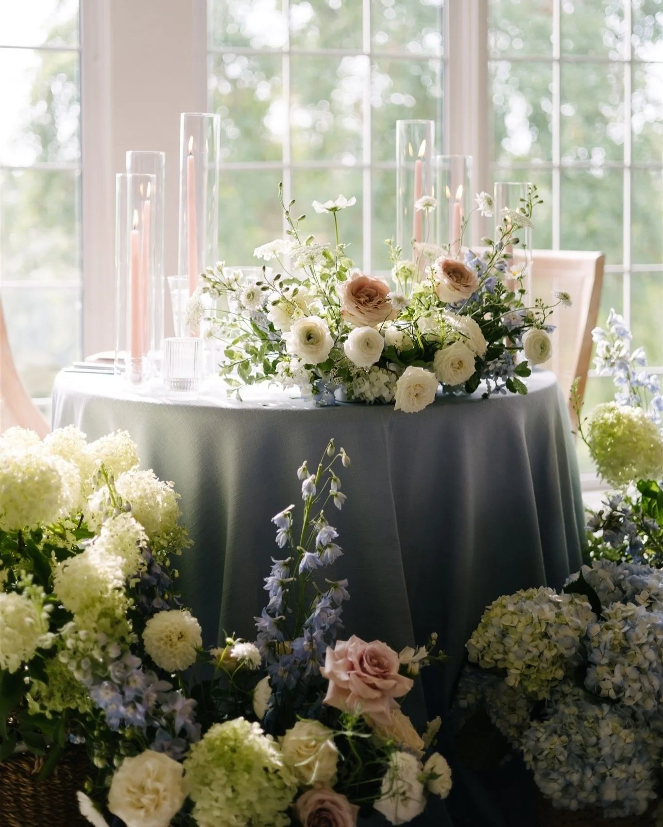 Design + Styling is for couples who know how they want their wedding to feel, but need help turning that feeling into a clear, cohesive vision.

At LPE, I take inspiration and transform it into a refined design concept, translating colour, texture, l