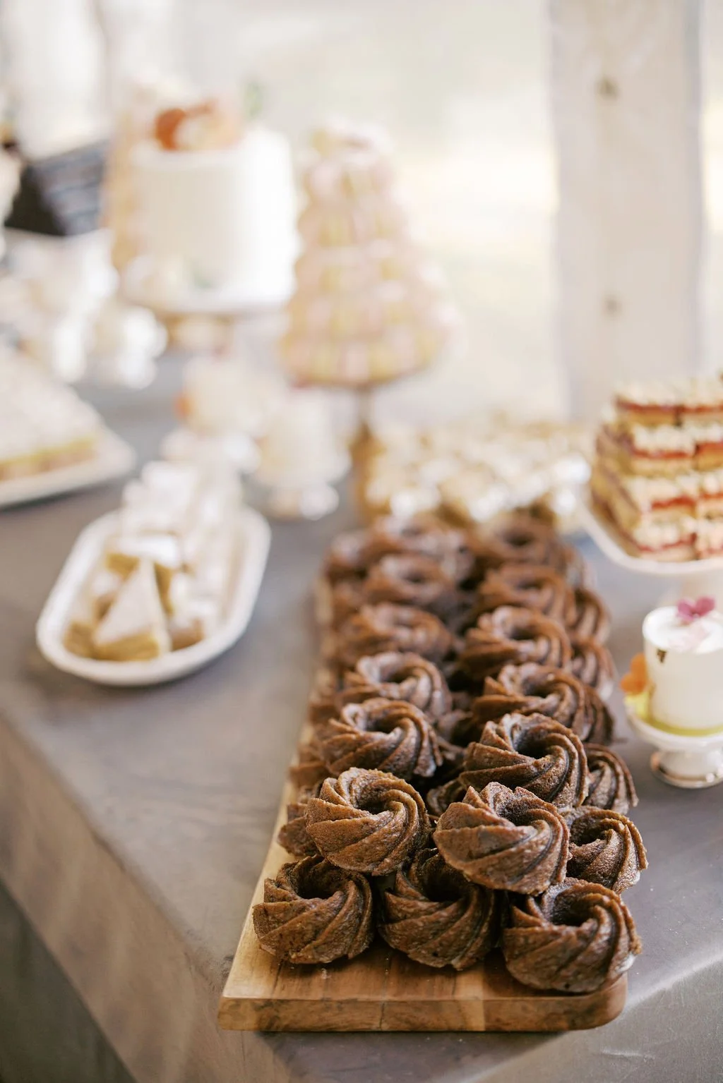 Sue-Ann-Staff-Tented-Wedding-Lindsay-Plank-Events-41