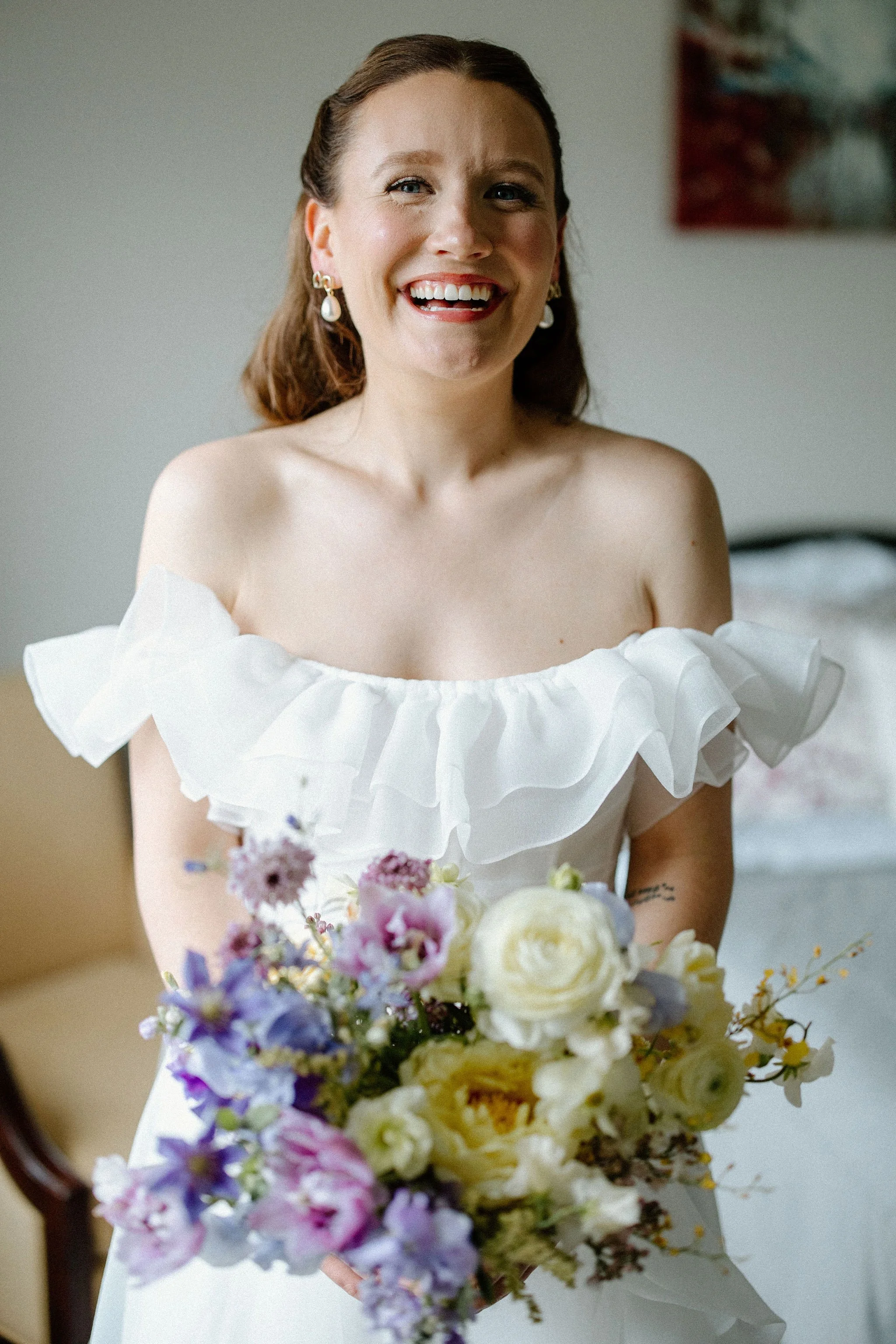 Bride is all giggles as she welcomes her rainy day wedding with high spirits, surrounded by her closest members as she gets ready. 