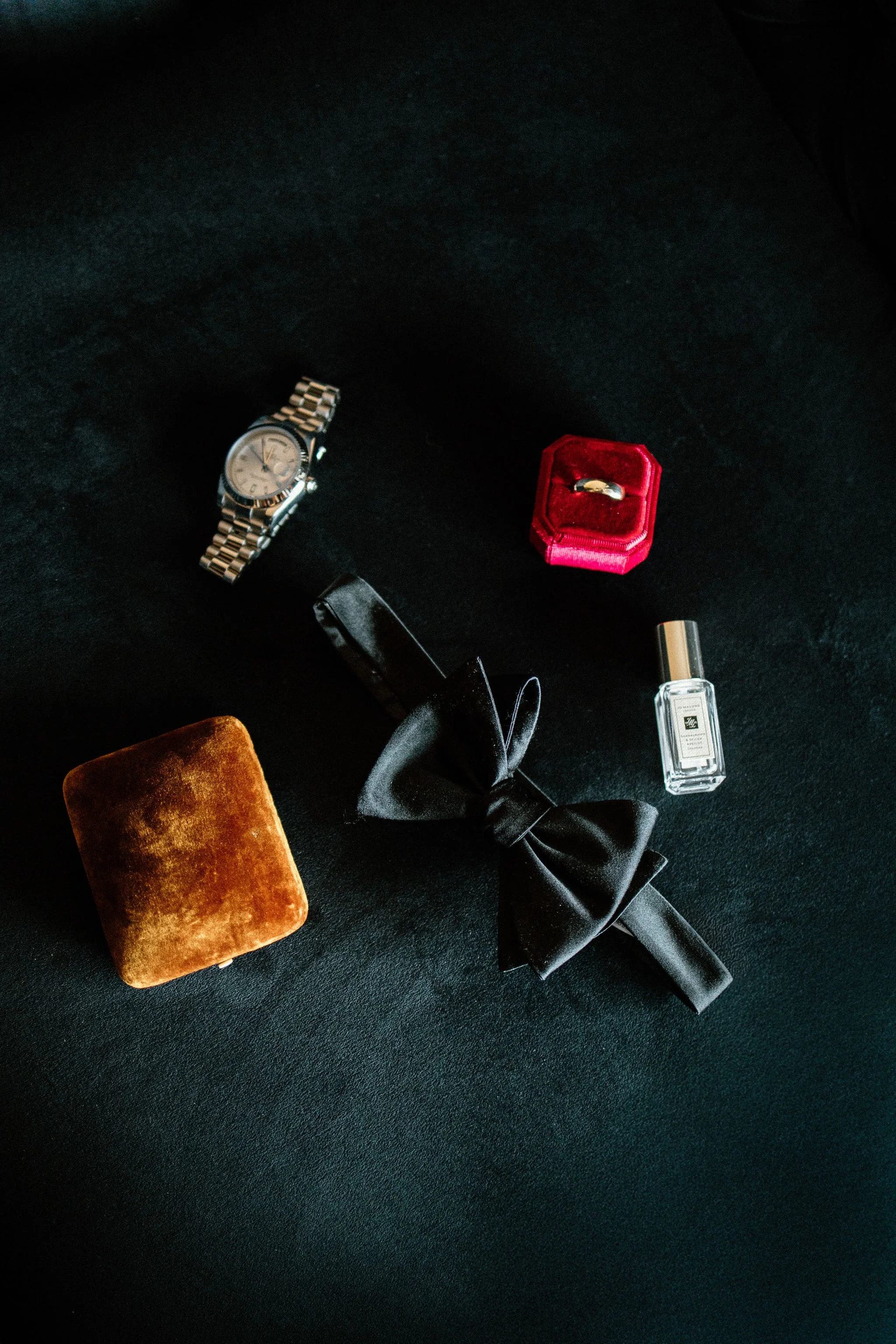  Groom’s flatly details captured by Joey Ventura Photography. 