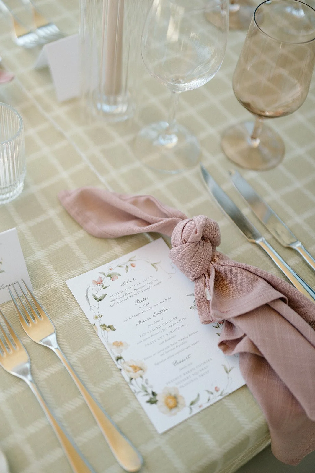  Custom shower stationery by All That’s Lovely, brings together the beautiful spring colour palette. Hosted at Spencer’s at the Waterfront. 