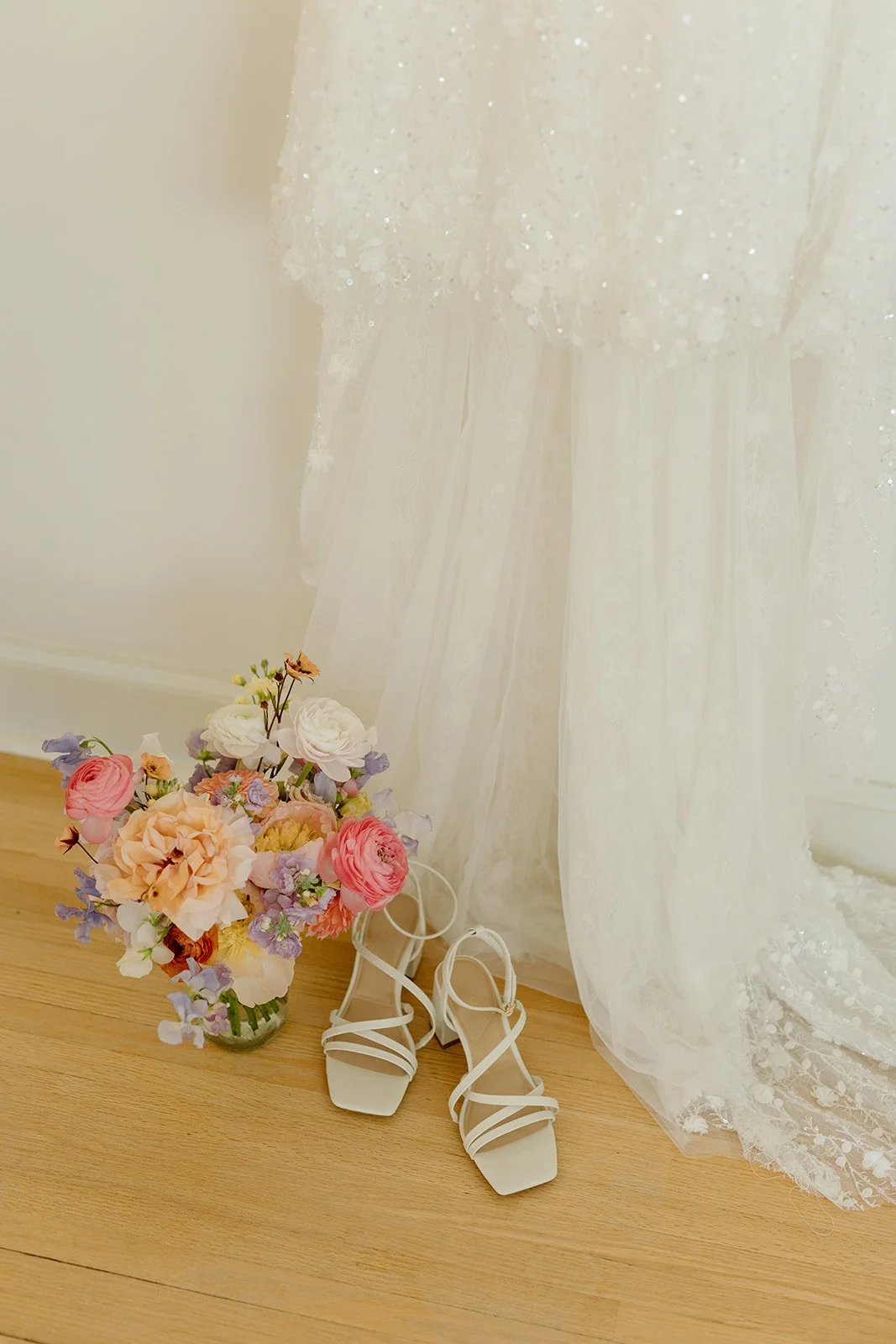  Birdal bouquet created by Threads &amp; Blooms for a colourful wedding hosted at The Hare Wine Co. 