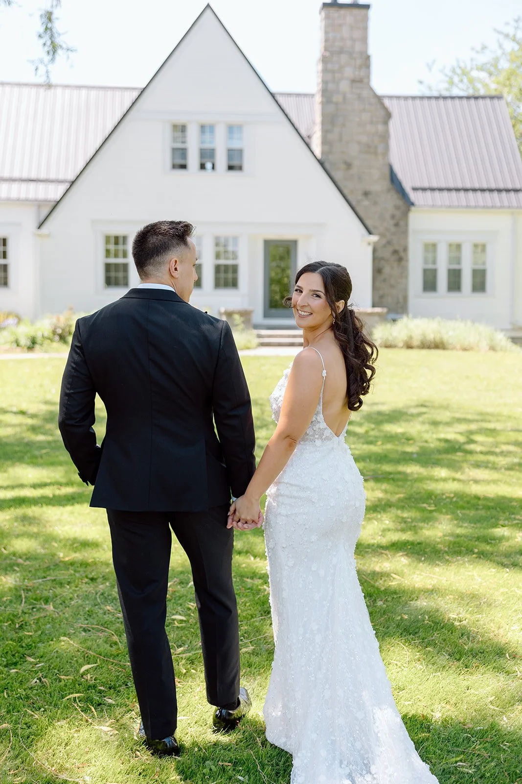  Bride and groom portraits before their ceremony within Niagara on the Lake. 