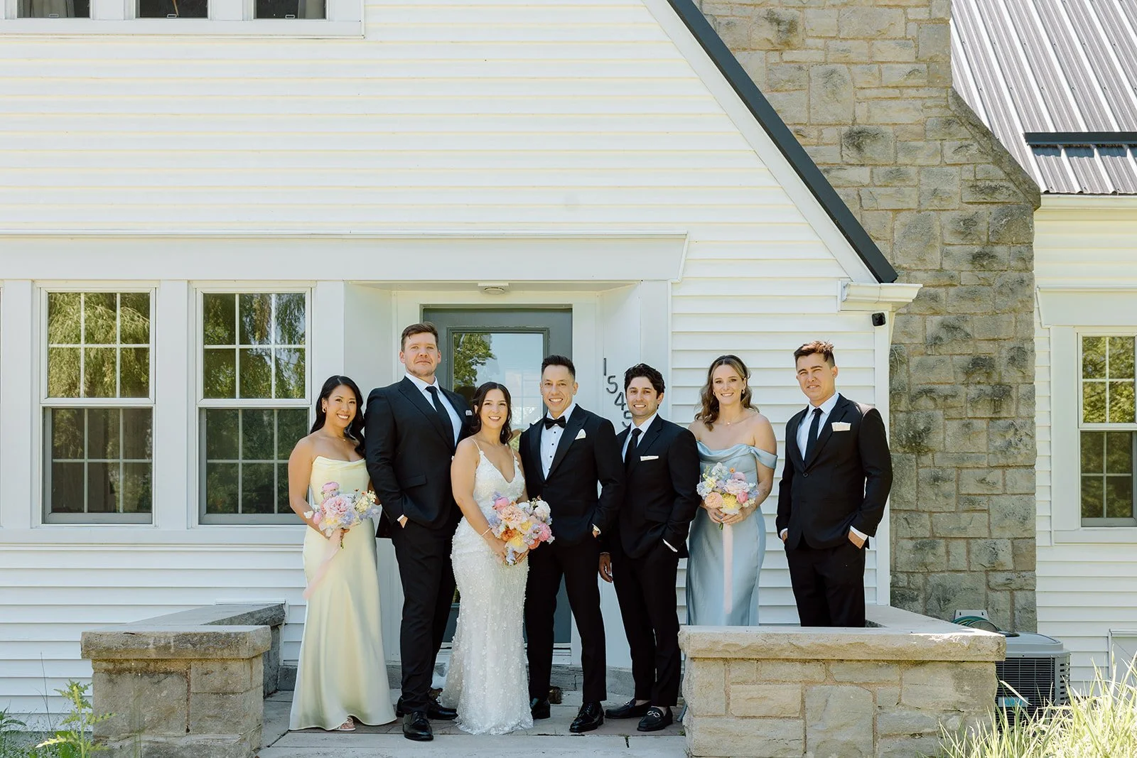  Wedding party infront of their morning of location in Niagara on the Lake, Willowfarm House. 