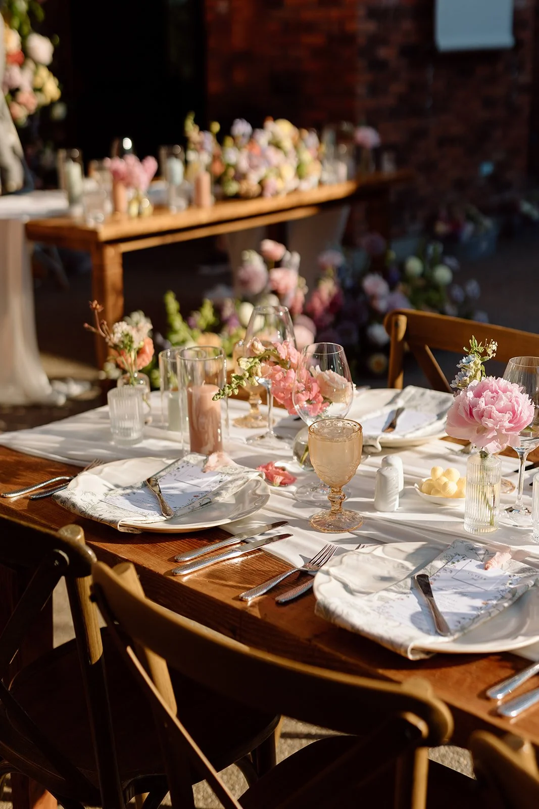 Summer wedding tablescape inspiration with custom botanical menu cards and bud vases. 